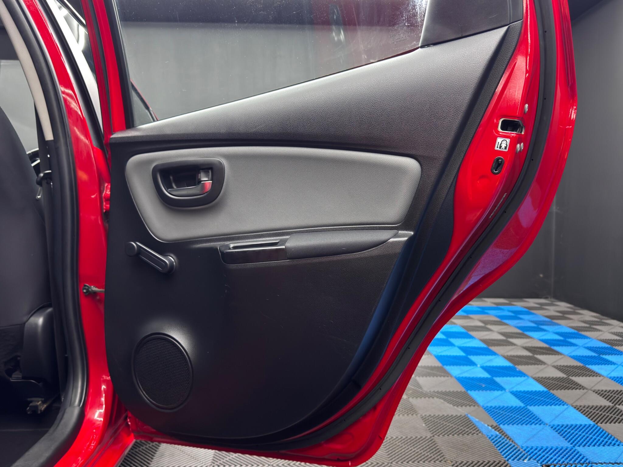 Toyota Yaris 1.5 VVT-h Icon E-CVT Euro 6 5dr 5dr Automatic 2025