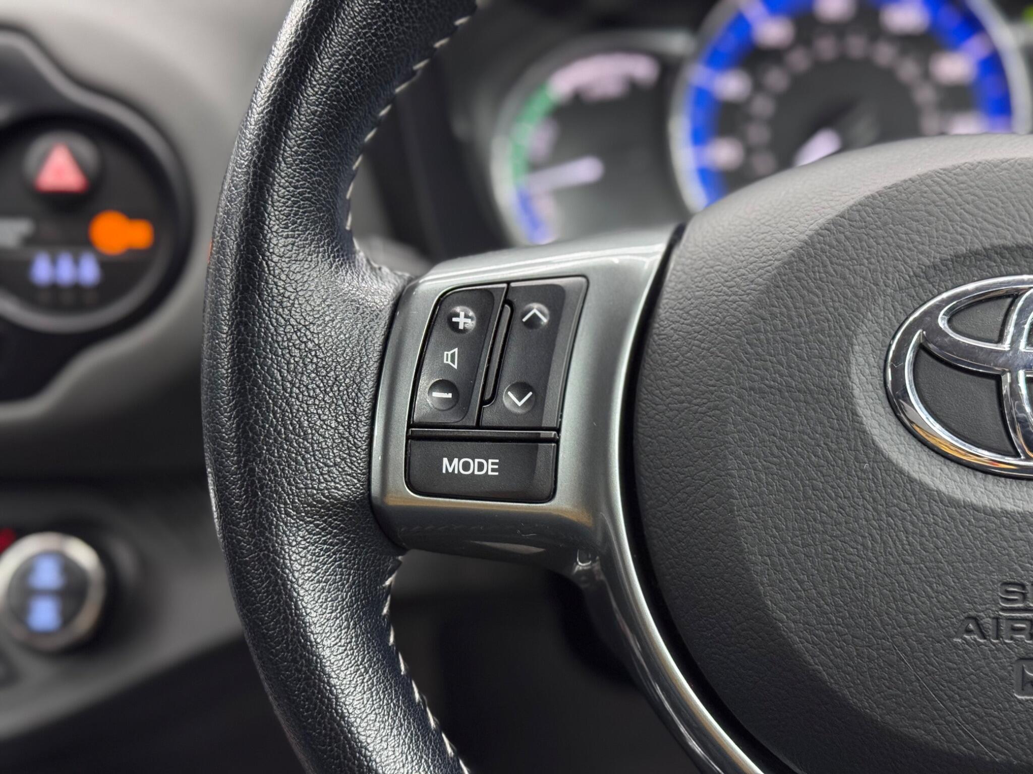 Toyota Yaris 1.5 VVT-h Icon E-CVT Euro 6 5dr 5dr Automatic 2025