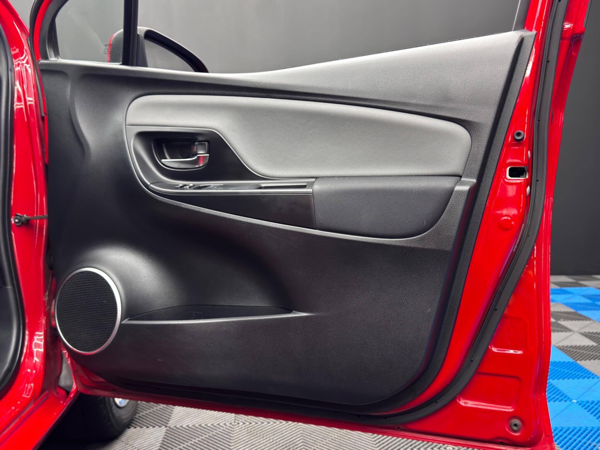 Toyota Yaris 1.5 VVT-h Icon E-CVT Euro 6 5dr 5dr Automatic 2025