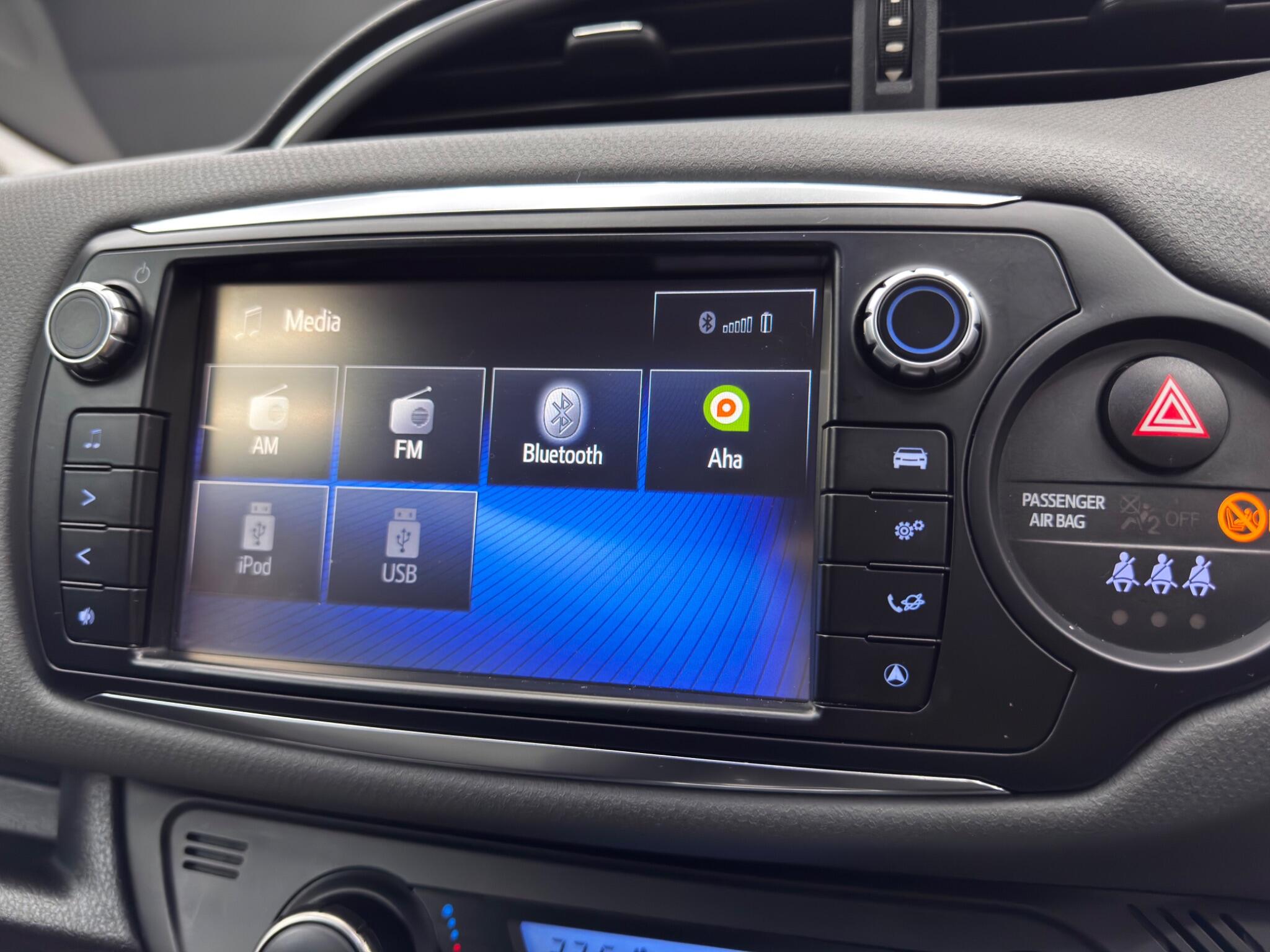 Toyota Yaris 1.5 VVT-h Icon E-CVT Euro 6 5dr 5dr Automatic 2025