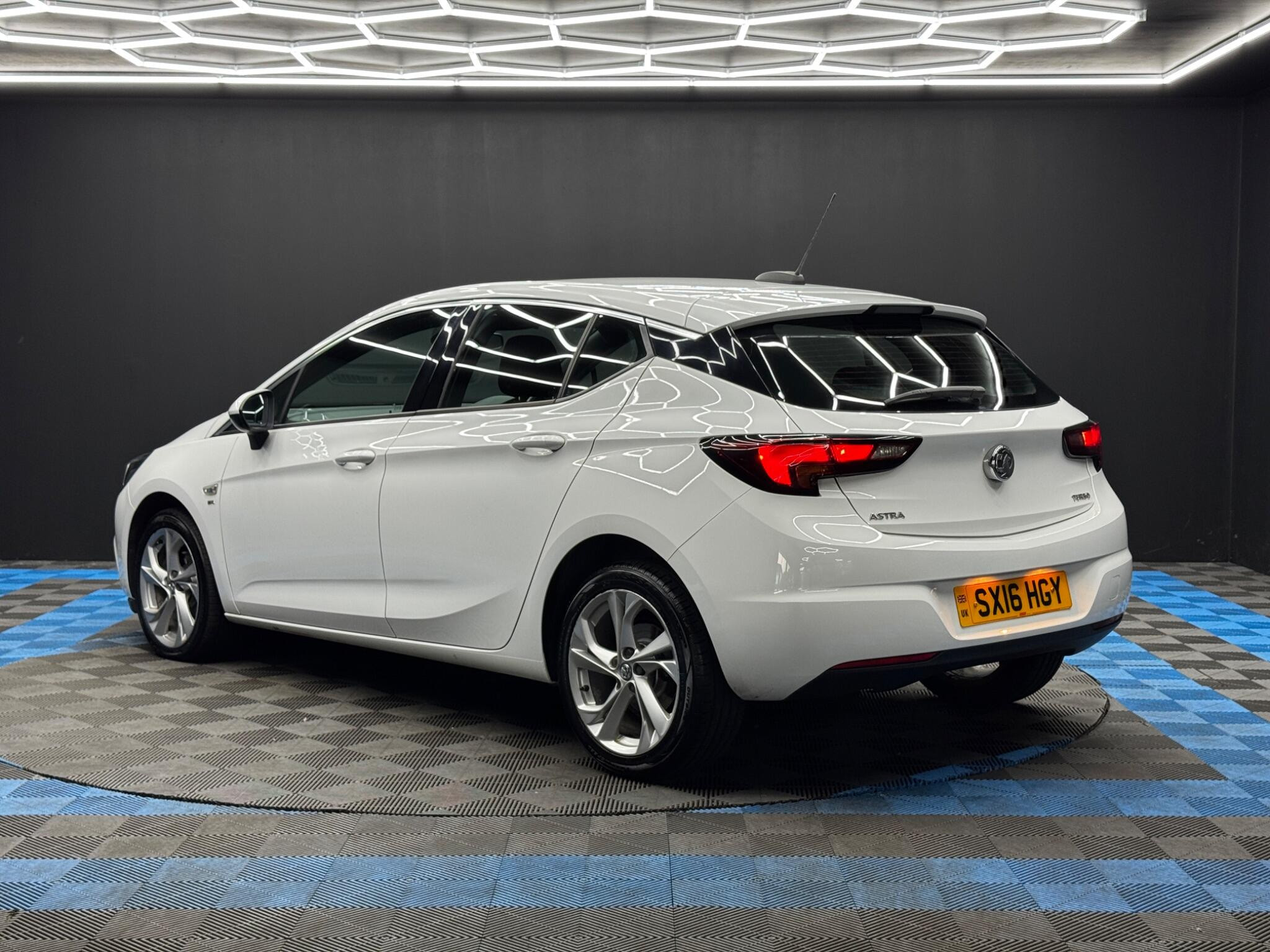 Vauxhall Astra 1.4i Turbo SRi Euro 6 5dr 5dr Manual 2026