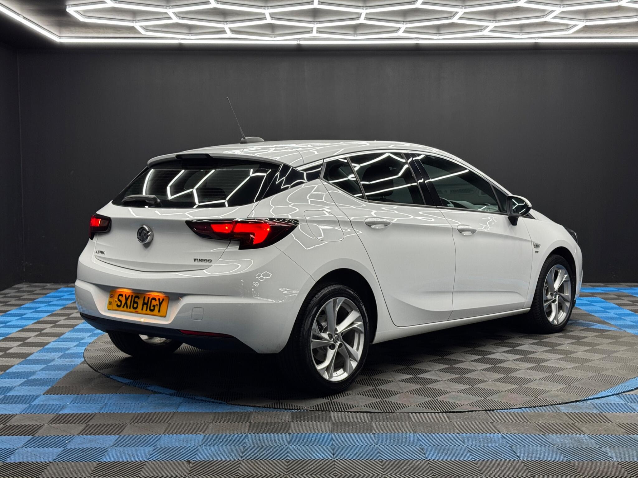 Vauxhall Astra 1.4i Turbo SRi Euro 6 5dr 5dr Manual 2026