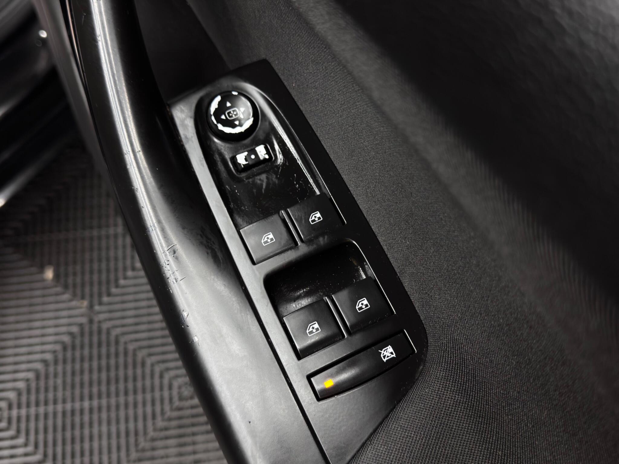 Vauxhall Astra 1.4i Turbo SRi Nav Euro 6 5dr 5dr Manual 2025