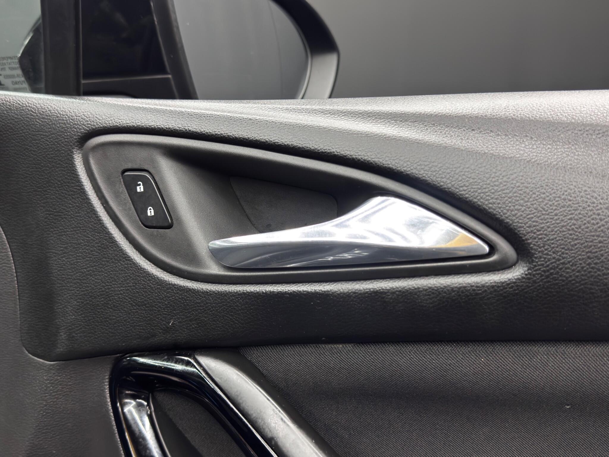 Vauxhall Astra 1.4i Turbo SRi Nav Euro 6 5dr 5dr Manual 2025