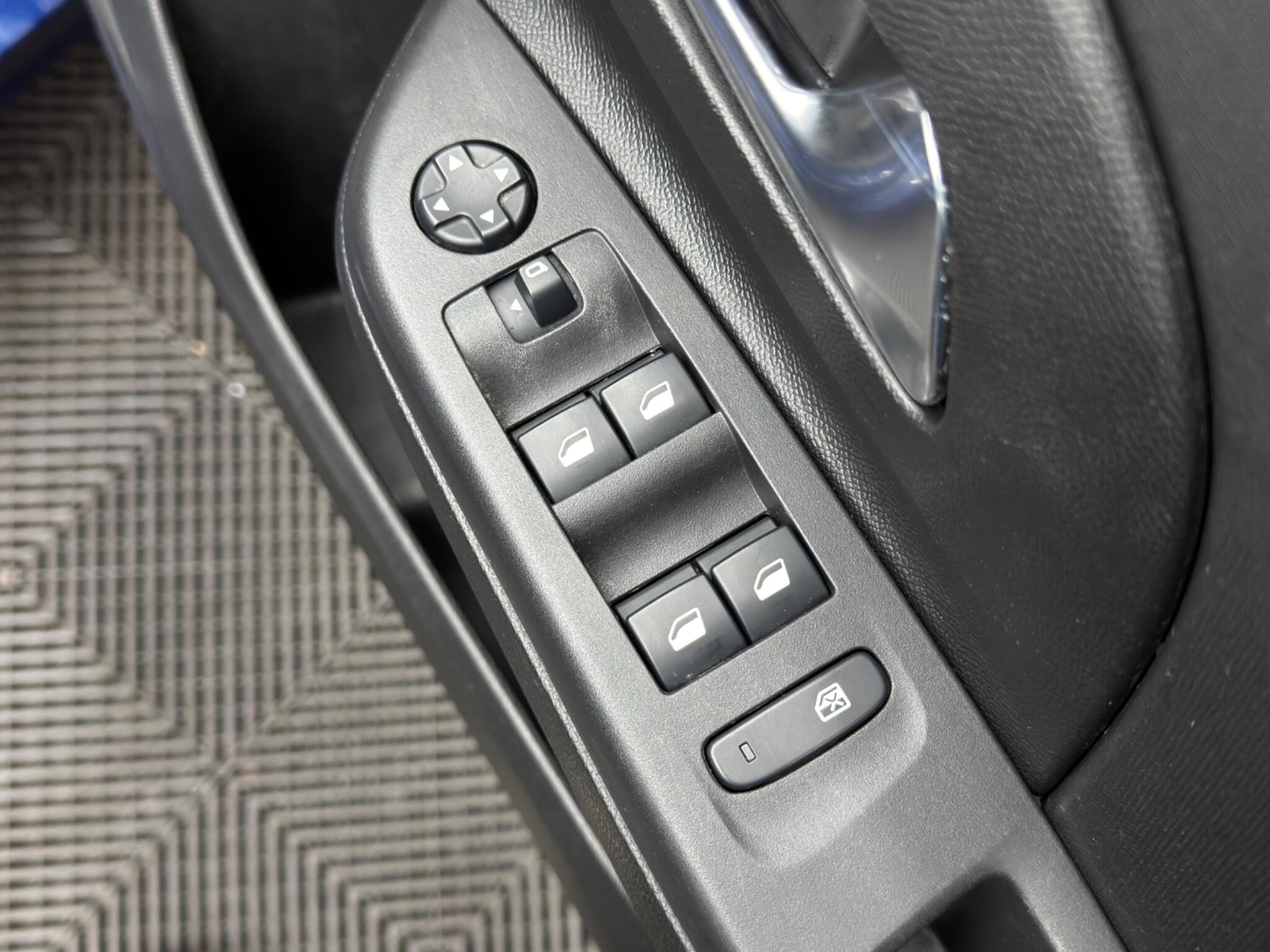 Vauxhall Corsa electric 50kWh SE Nav Auto 5dr (7.4Kw Charger) 5dr Automatic 2026