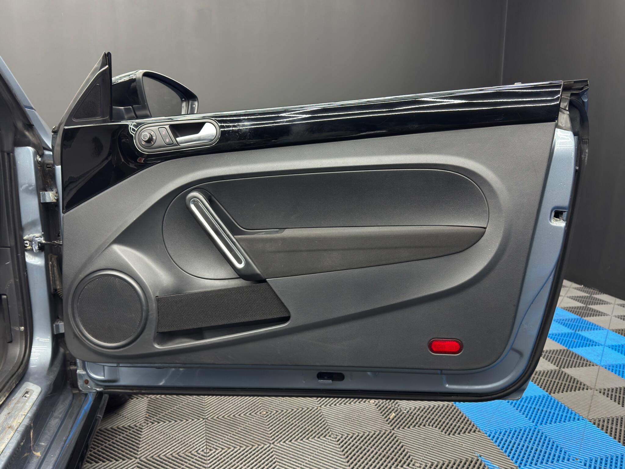 Volkswagen Beetle 2.0 TDI BlueMotion Tech R-Line Cabriolet DSG Euro 6 (s/s) 2dr 2dr Automatic 2026