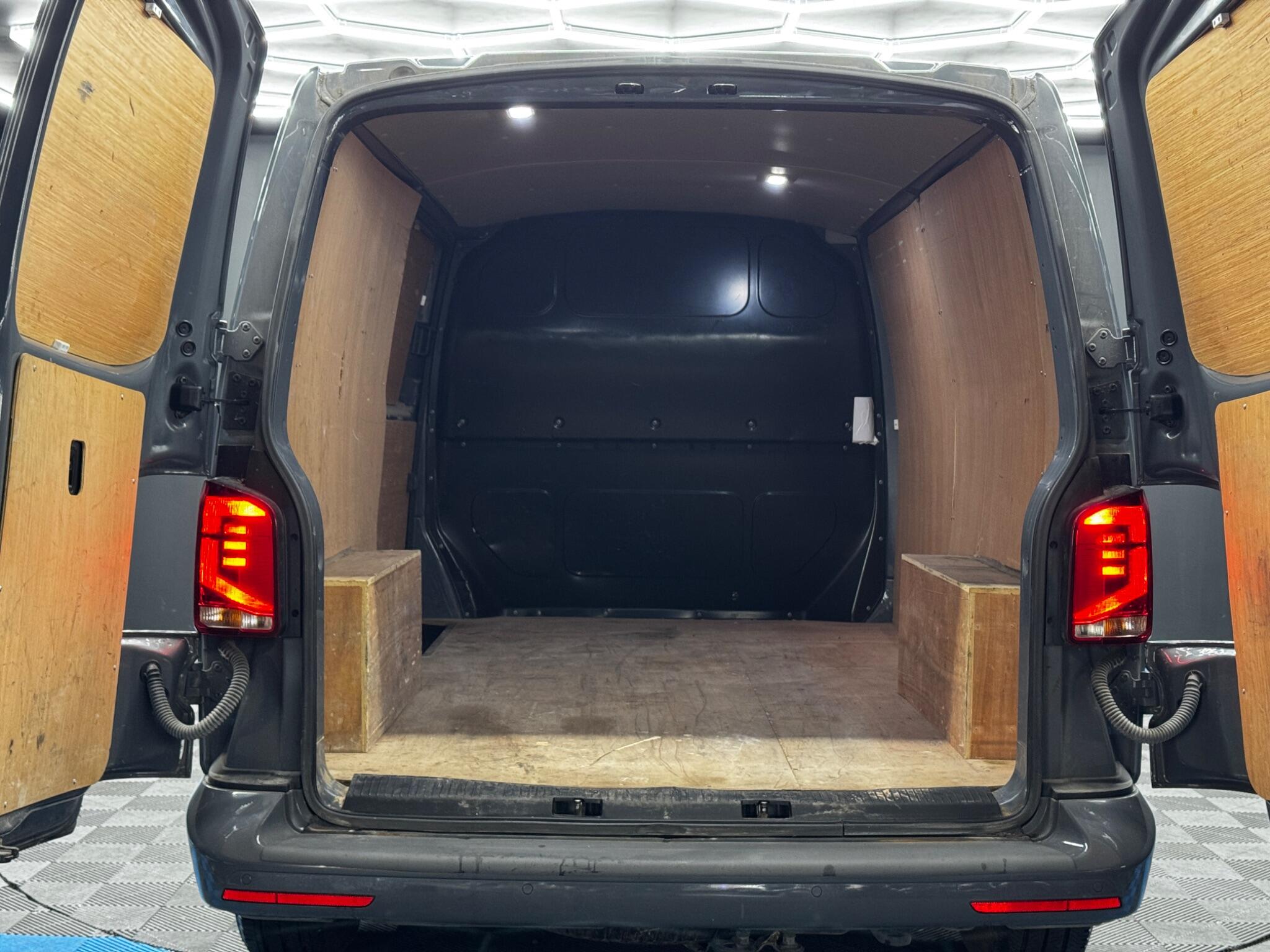 Volkswagen e-Transporter e 110 37.3kWh Advance Auto LWB 5dr 5dr Automatic 2025