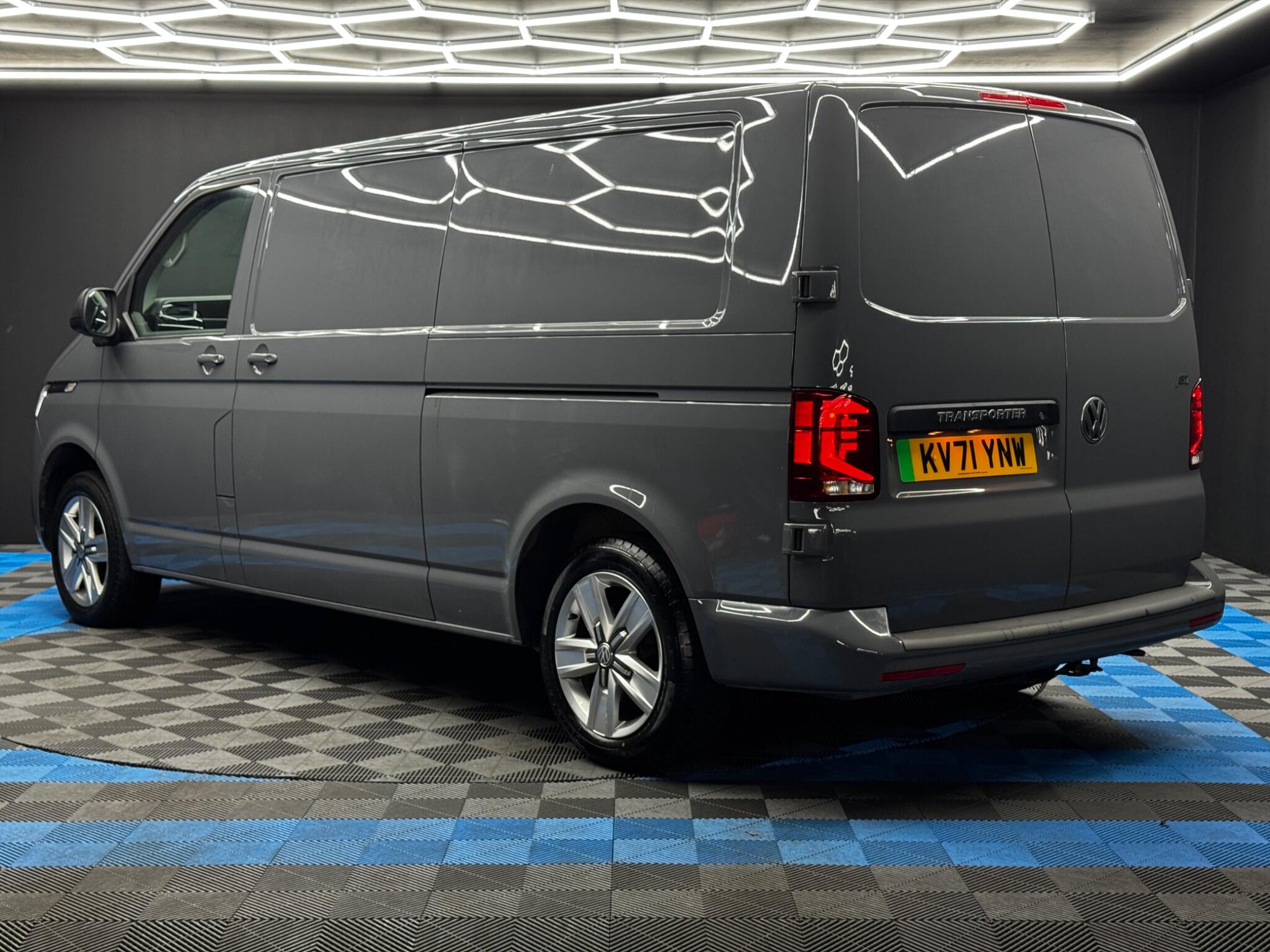 Volkswagen e-Transporter e 110 37.3kWh Advance Auto LWB 5dr 5dr Automatic 2025