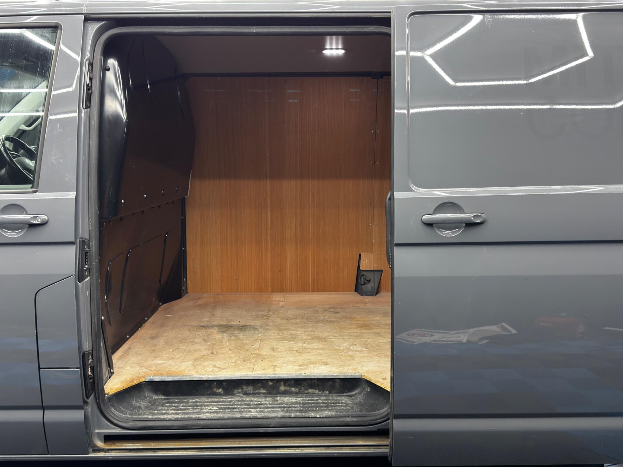 Volkswagen e-Transporter e 110 37.3kWh Advance Auto LWB 5dr 5dr Automatic 2025