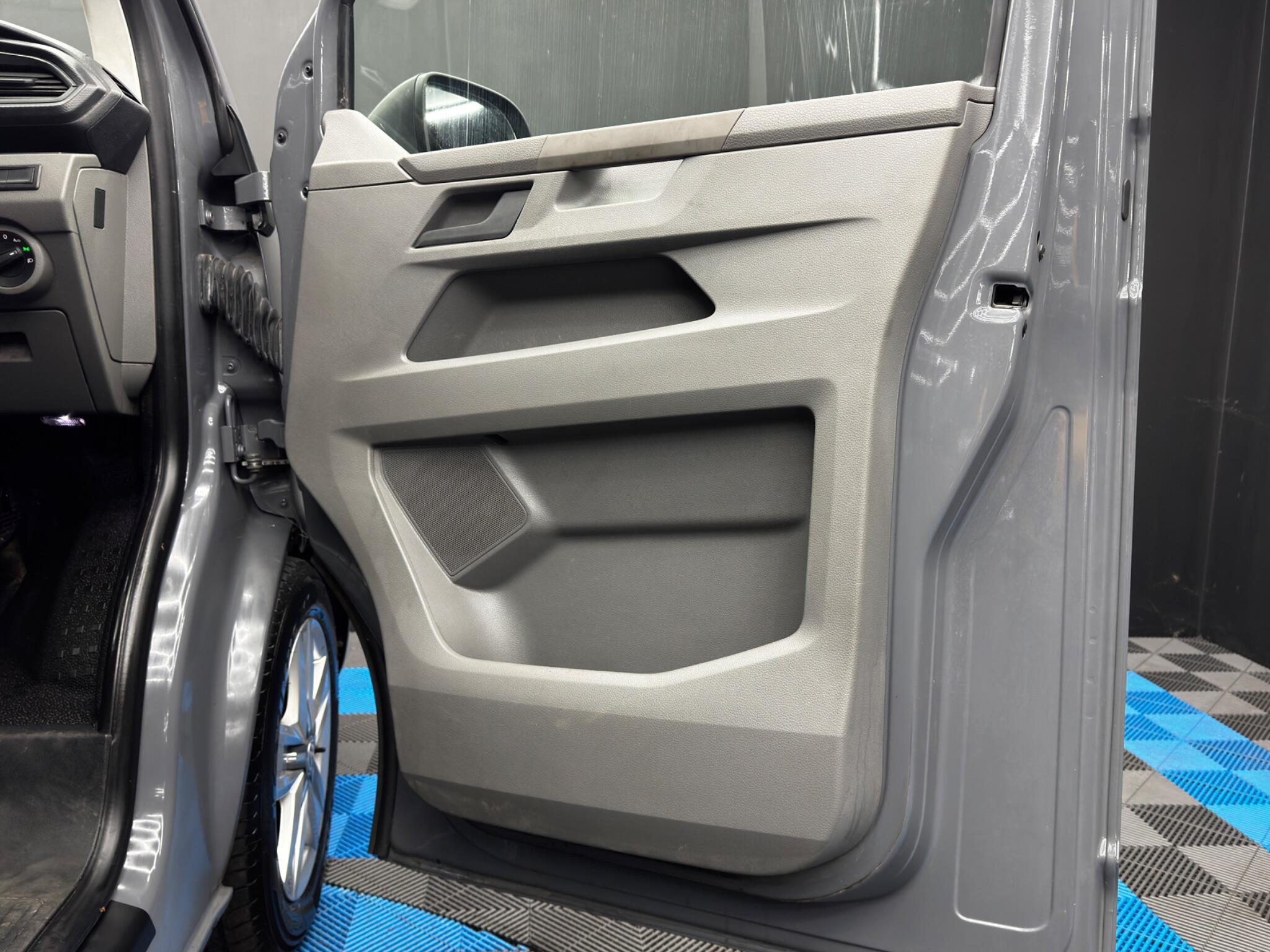 Volkswagen e-Transporter e 110 37.3kWh Advance Auto LWB 5dr 5dr Automatic 2025