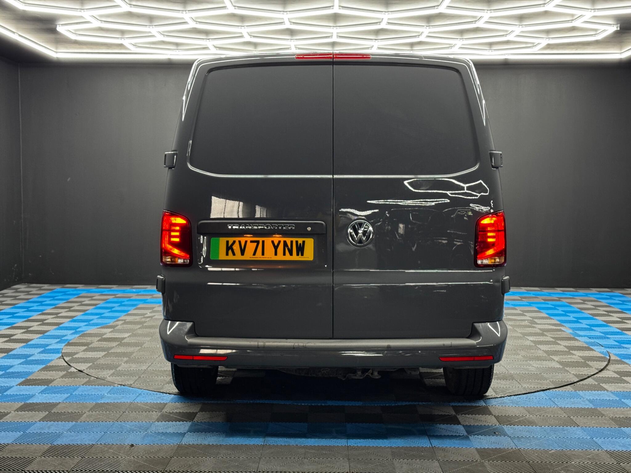 Volkswagen e-Transporter e 110 37.3kWh Advance Auto LWB 5dr 5dr Automatic 2025