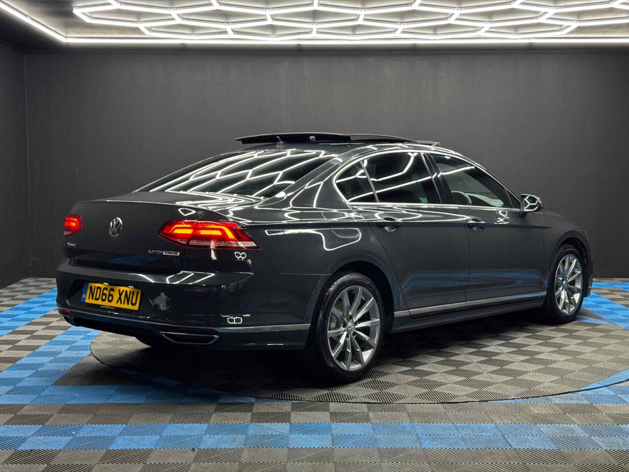 Volkswagen Passat 2.0 TDI BlueMotion Tech R-Line Euro 6 (s/s) 4dr 4dr Manual 2026