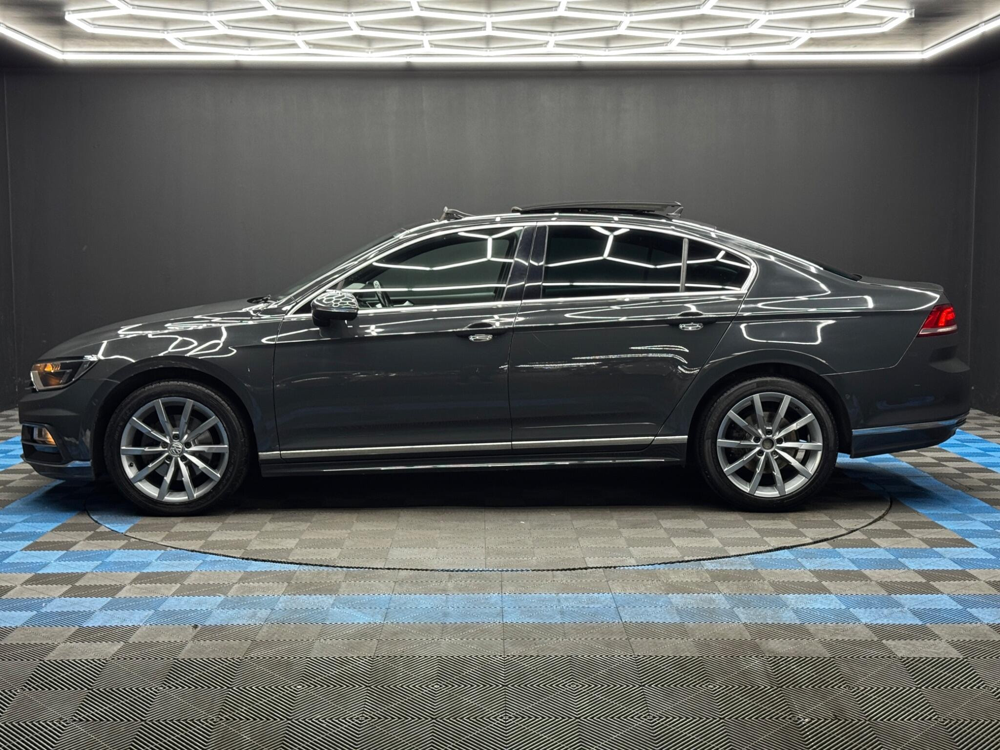 Volkswagen Passat 2.0 TDI BlueMotion Tech R-Line Euro 6 (s/s) 4dr 4dr Manual 2026
