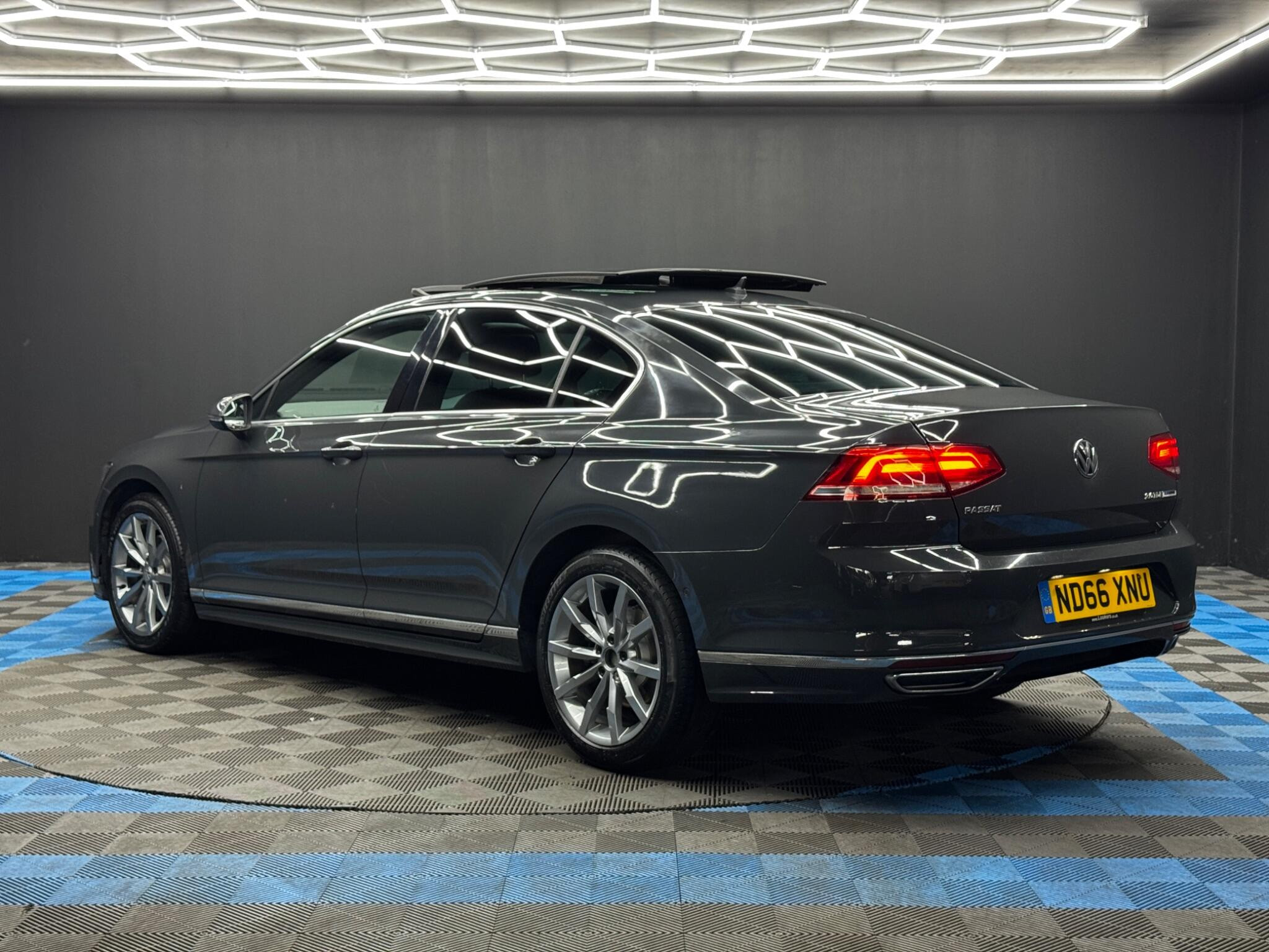 Volkswagen Passat 2.0 TDI BlueMotion Tech R-Line Euro 6 (s/s) 4dr 4dr Manual 2026