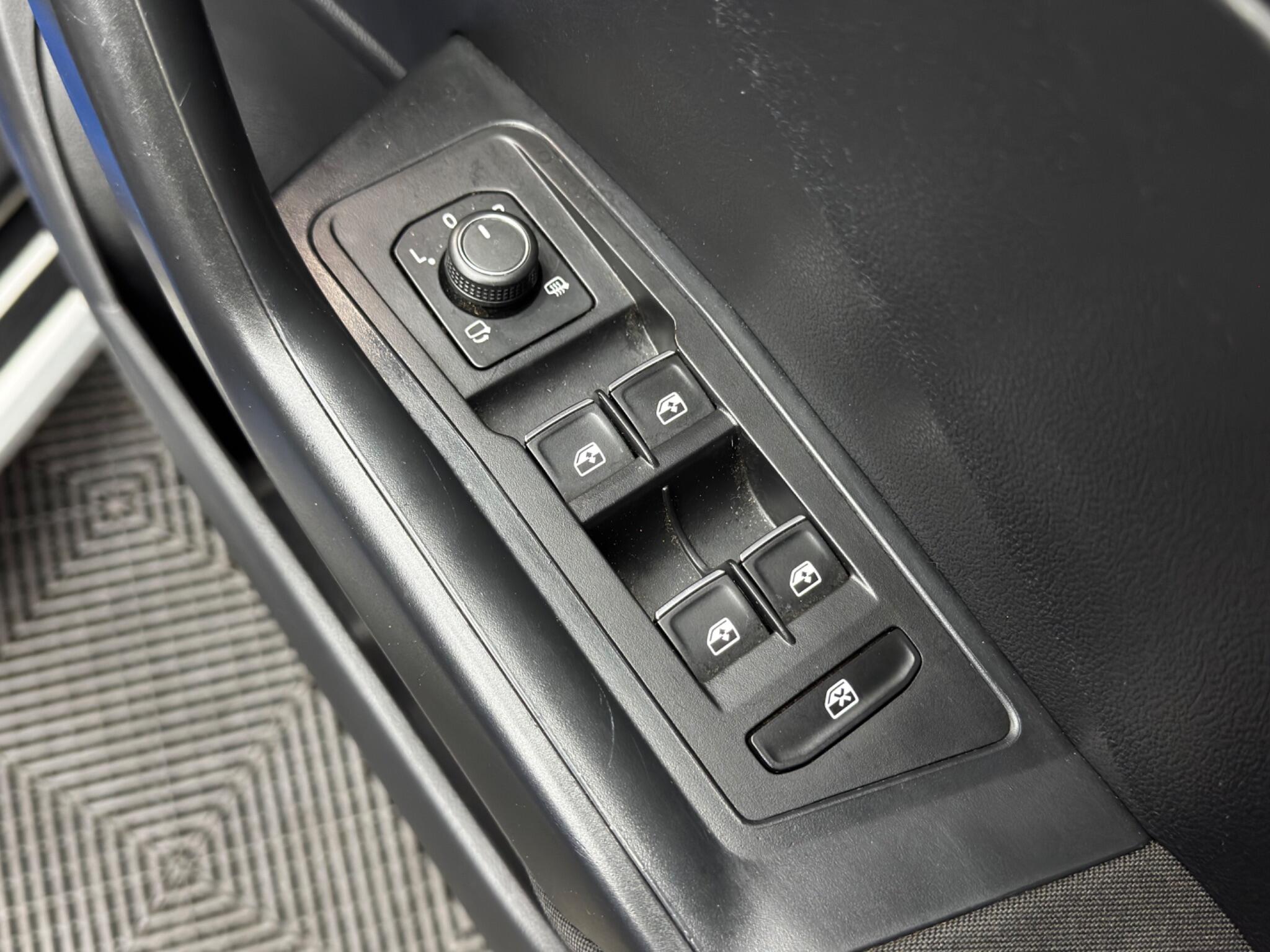 Volkswagen T-Roc 1.5 TSI EVO Design Euro 6 (s/s) 5dr 5dr Manual 2025