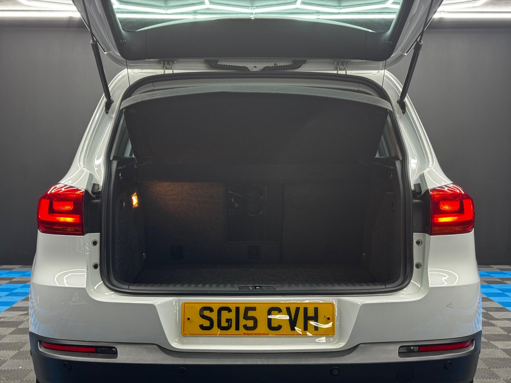 Volkswagen Tiguan 2.0 TDI BlueMotion Tech Match 4WD Euro 5 (s/s) 5dr 5dr Manual 2025