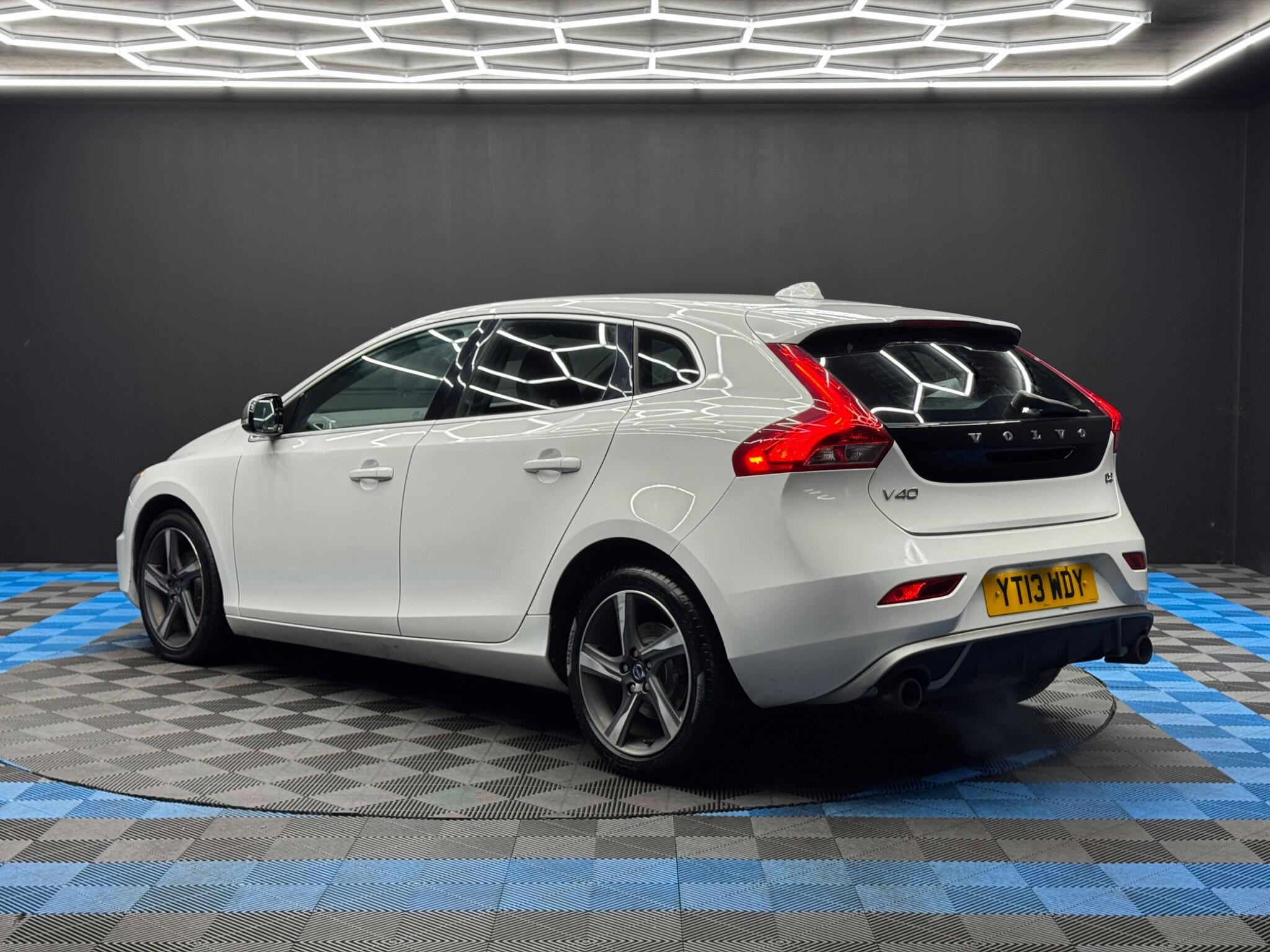 Volvo V40 1.6 D2 R-Design Euro 5 (s/s) 5dr 5dr Manual 2026