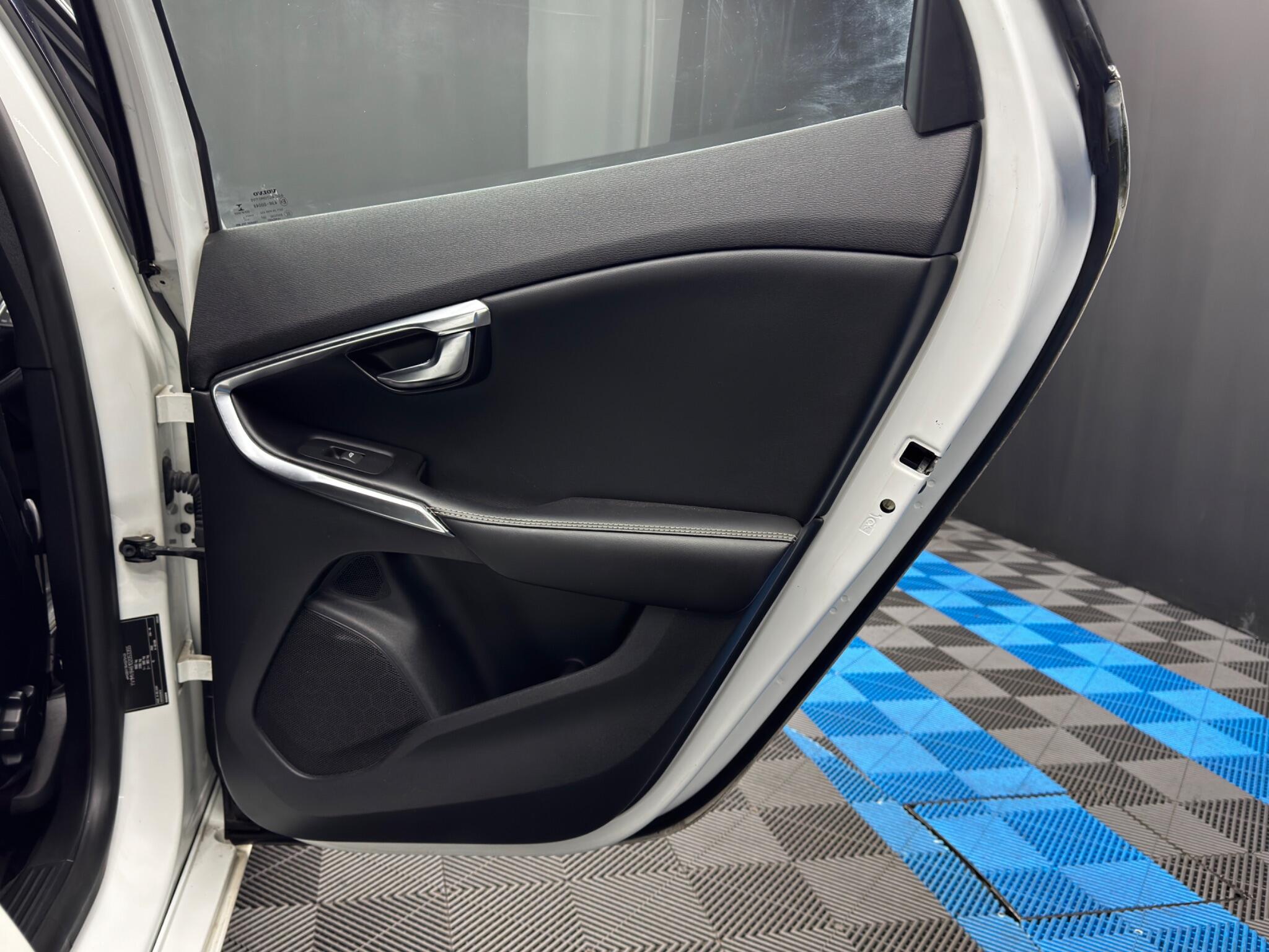 Volvo V40 1.6 D2 R-Design Euro 5 (s/s) 5dr 5dr Manual 2026