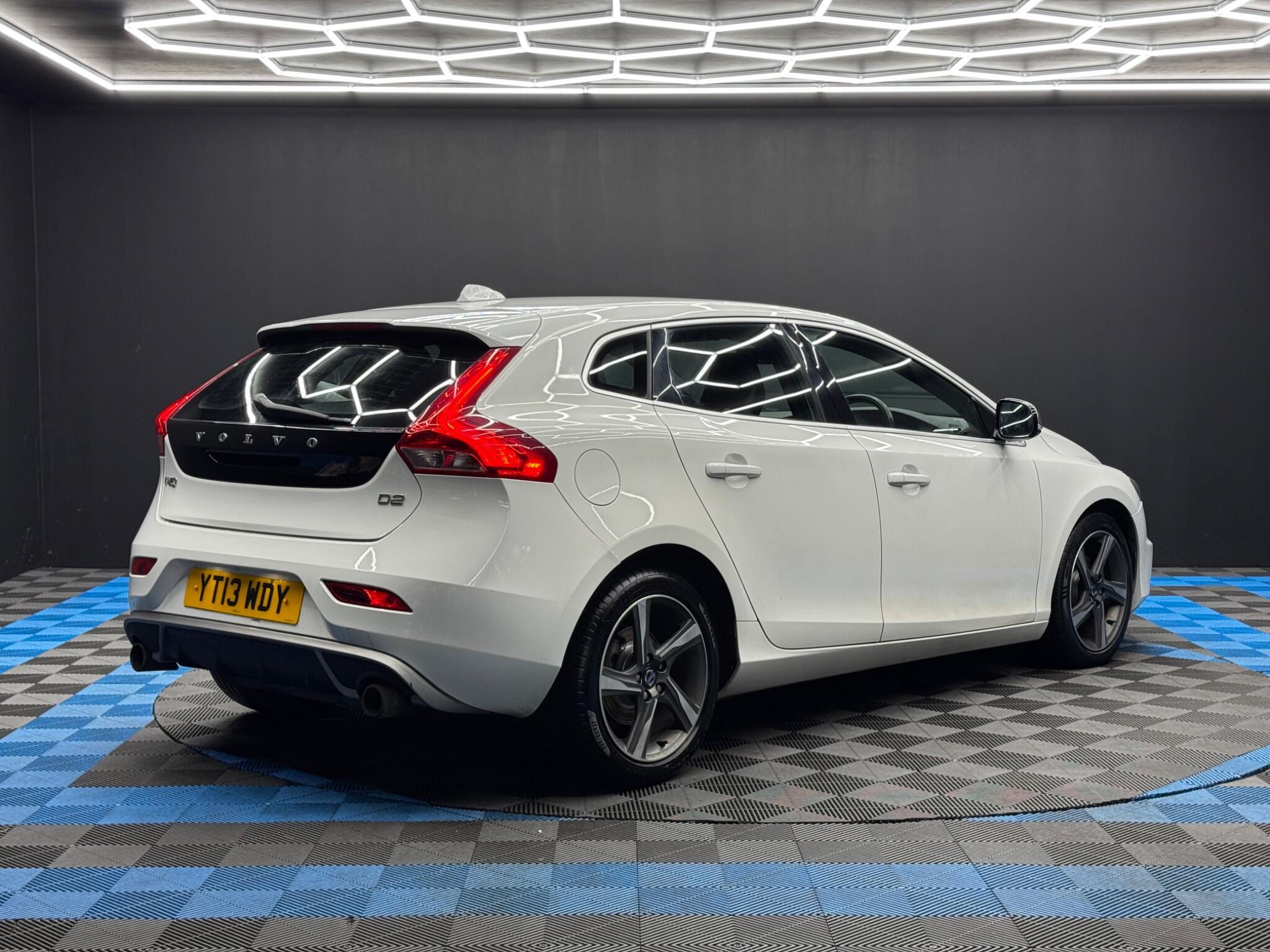 Volvo V40 1.6 D2 R-Design Euro 5 (s/s) 5dr 5dr Manual 2026