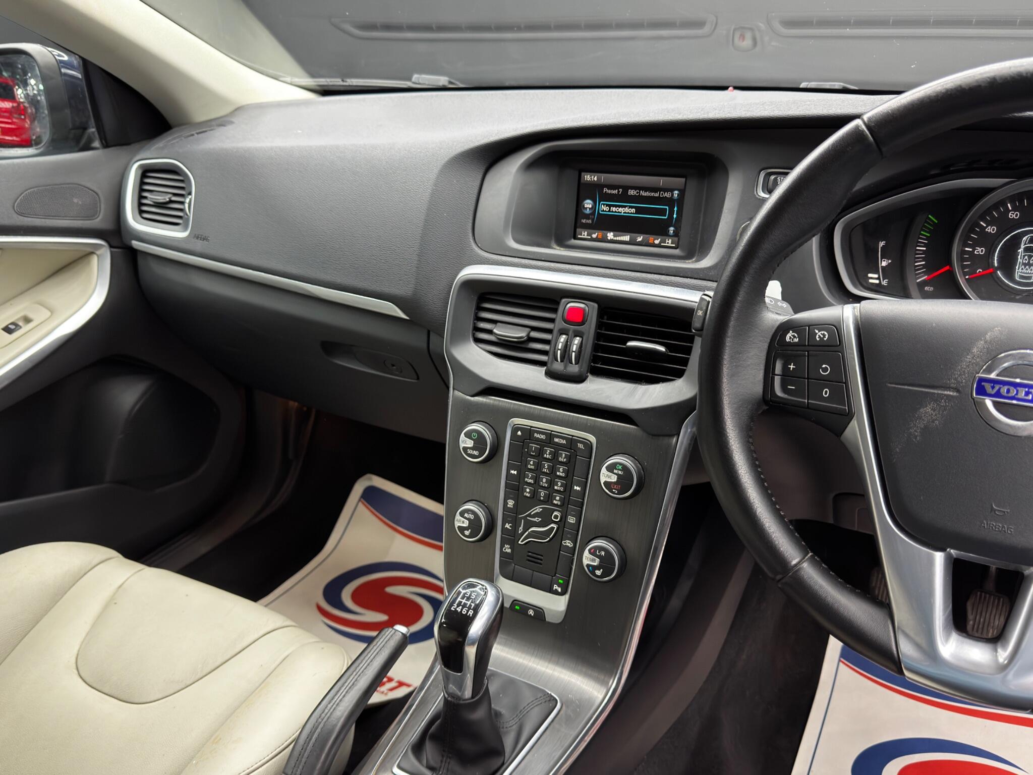 Volvo V40 2.0 D2 SE Lux Euro 6 (s/s) 5dr 5dr Manual 2026