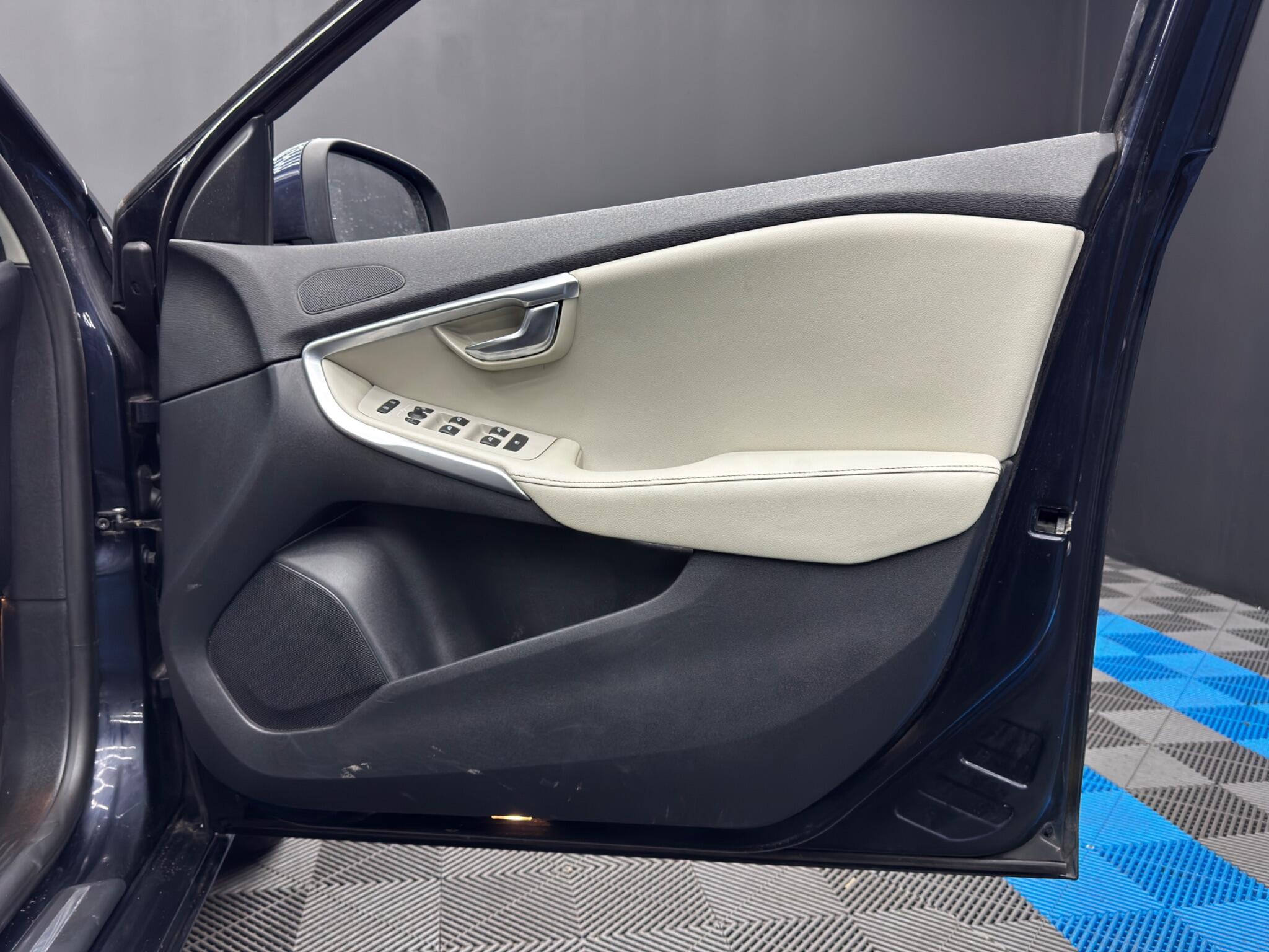 Volvo V40 2.0 D2 SE Lux Euro 6 (s/s) 5dr 5dr Manual 2026