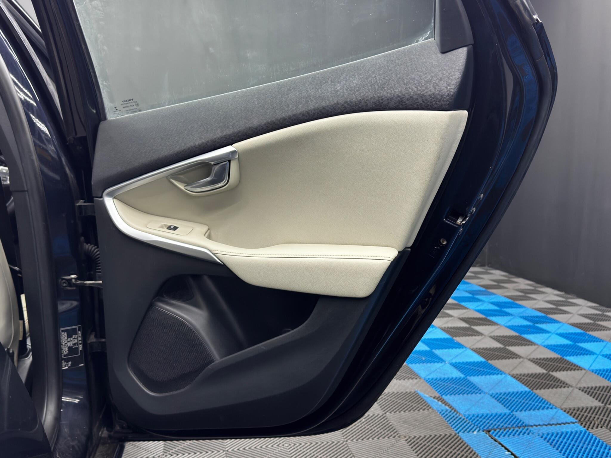 Volvo V40 2.0 D2 SE Lux Euro 6 (s/s) 5dr 5dr Manual 2026