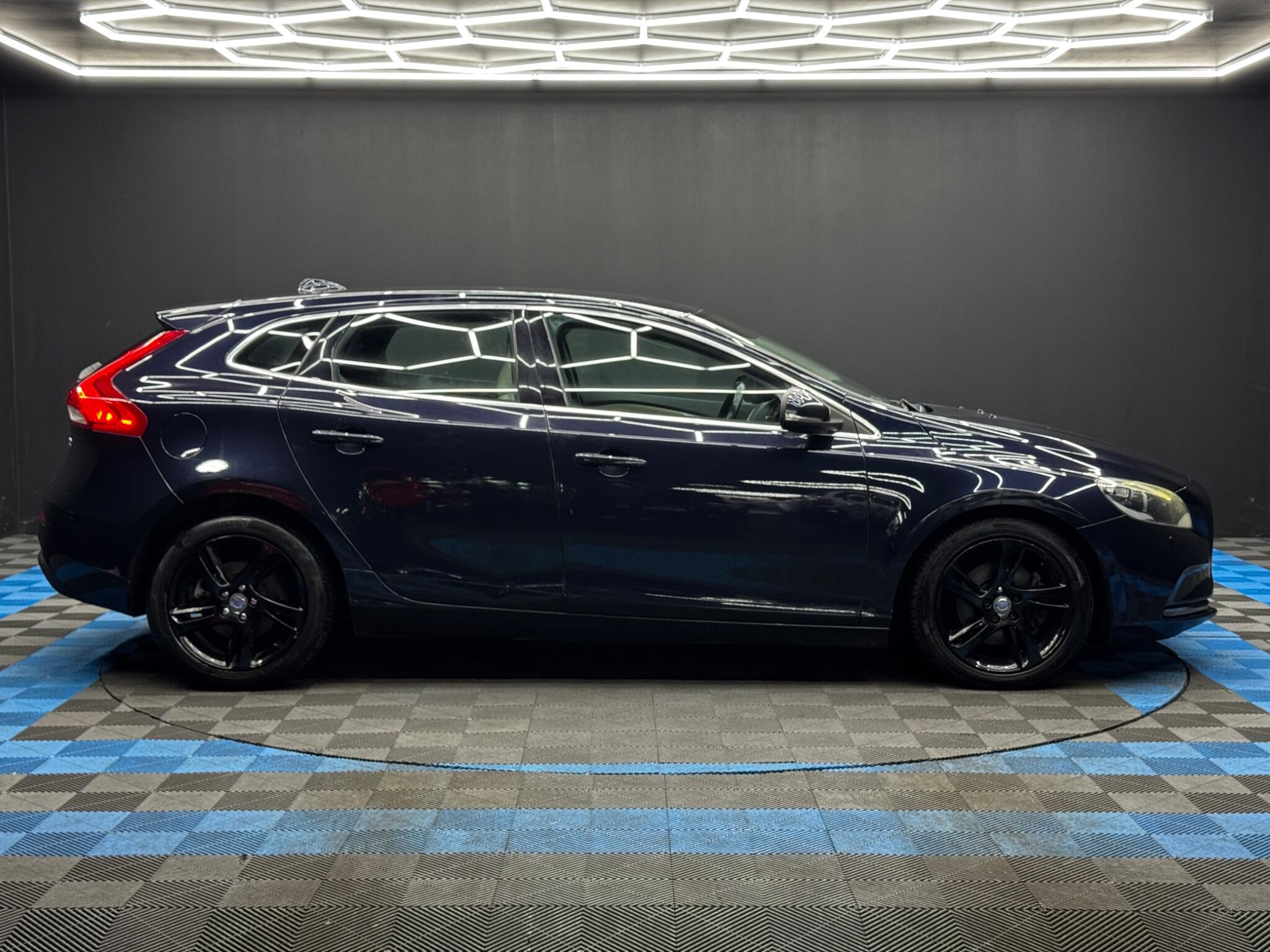 Volvo V40 2.0 D2 SE Lux Euro 6 (s/s) 5dr 5dr Manual 2026