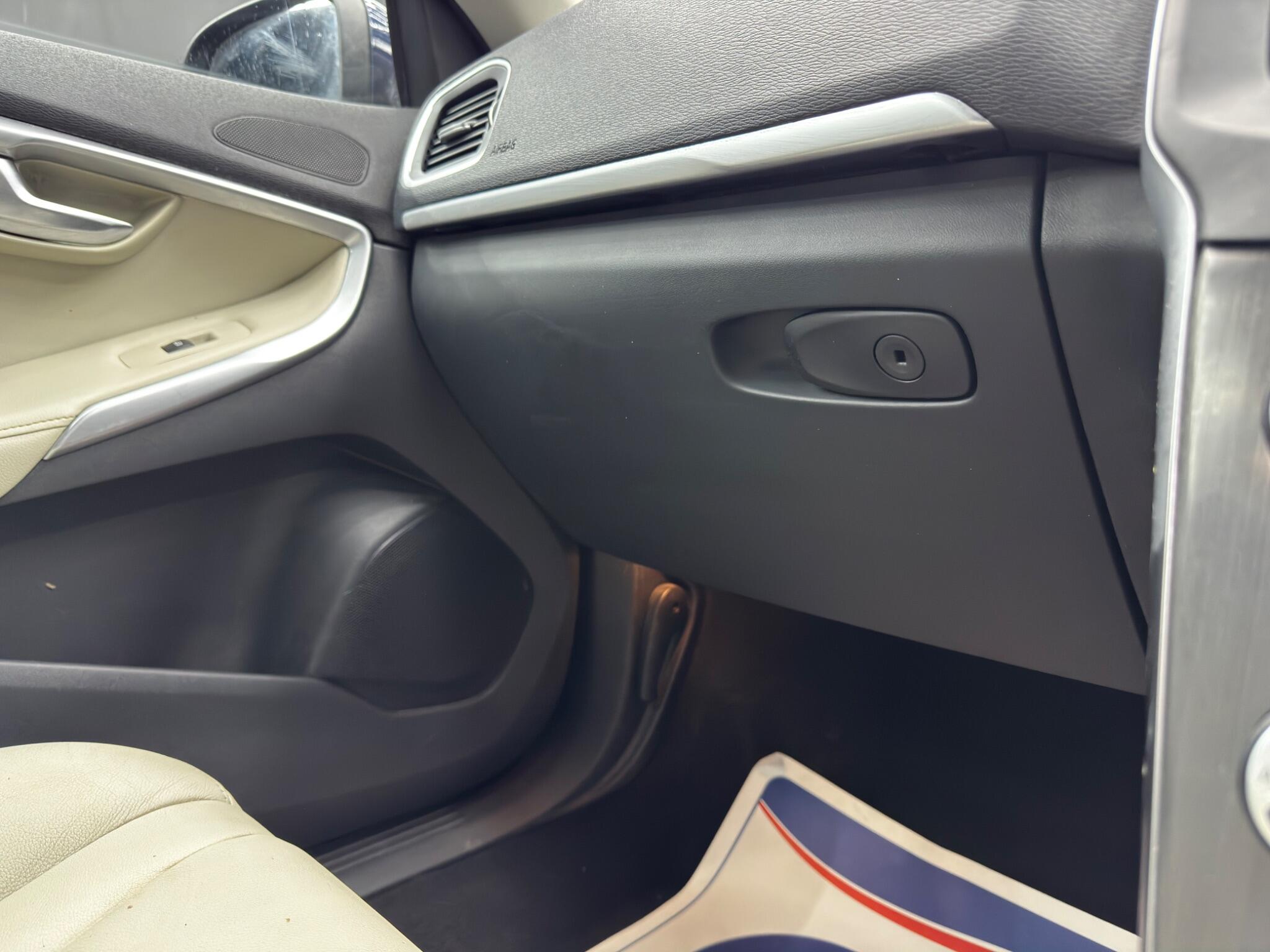 Volvo V40 2.0 D2 SE Lux Euro 6 (s/s) 5dr 5dr Manual 2026