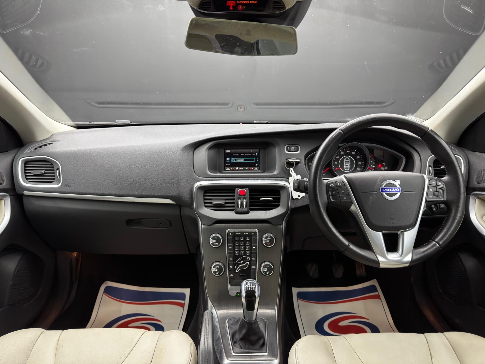 Volvo V40 2.0 D2 SE Lux Euro 6 (s/s) 5dr 5dr Manual 2026