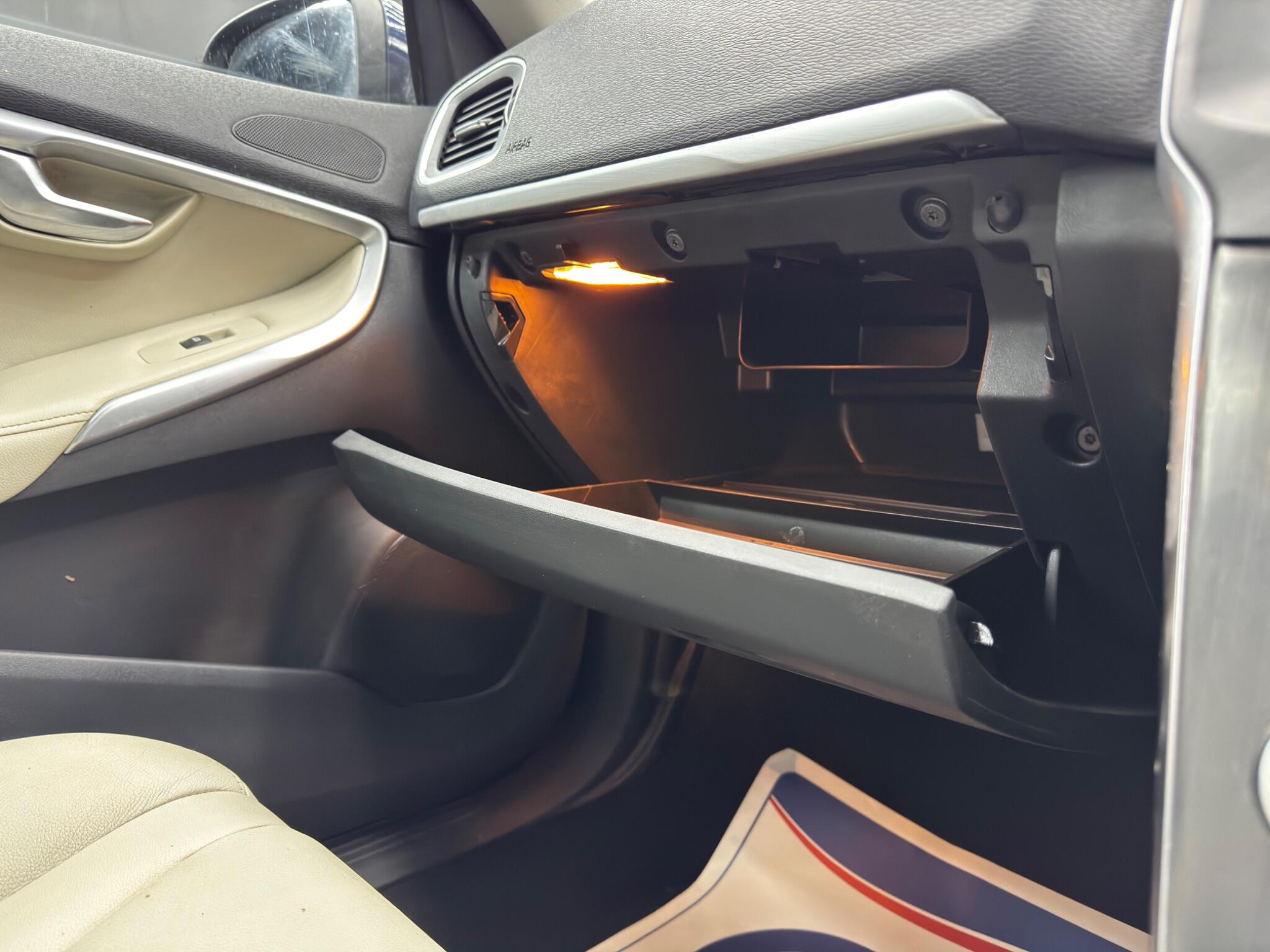 Volvo V40 2.0 D2 SE Lux Euro 6 (s/s) 5dr 5dr Manual 2026