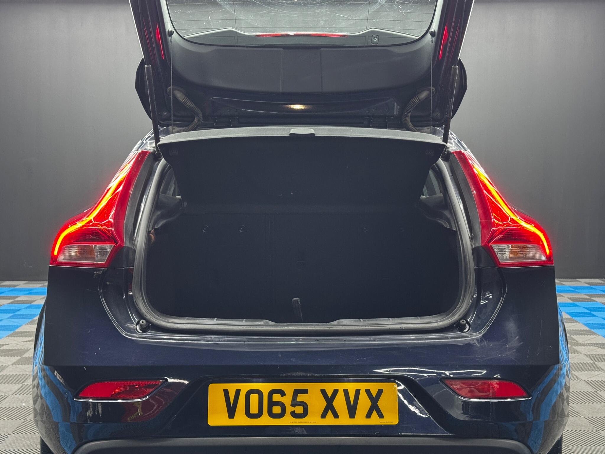 Volvo V40 2.0 D2 SE Lux Euro 6 (s/s) 5dr 5dr Manual 2026