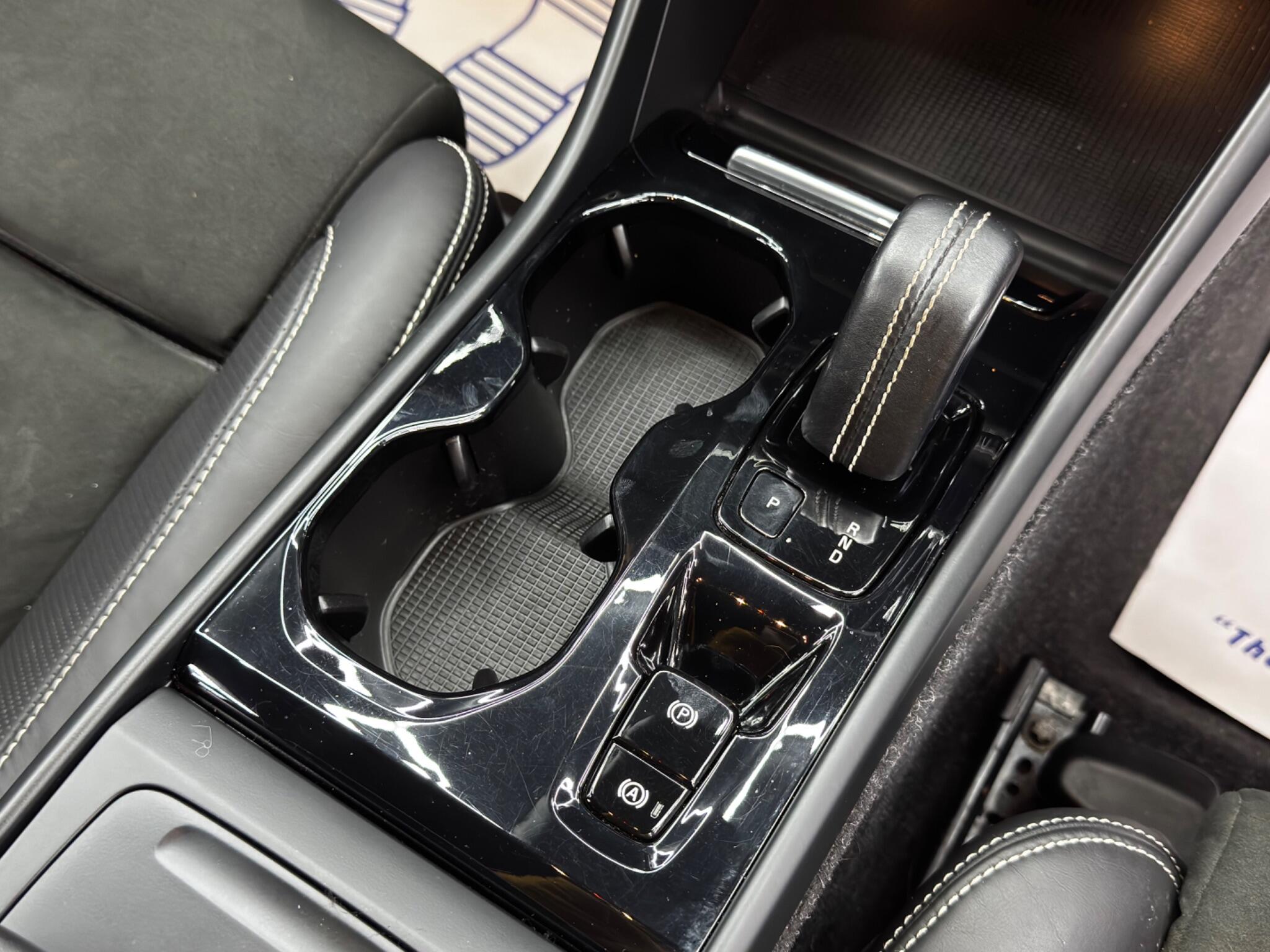 Volvo XC40 2.0 D3 R-Design Auto AWD Euro 6 (s/s) 5dr 5dr Automatic 2025