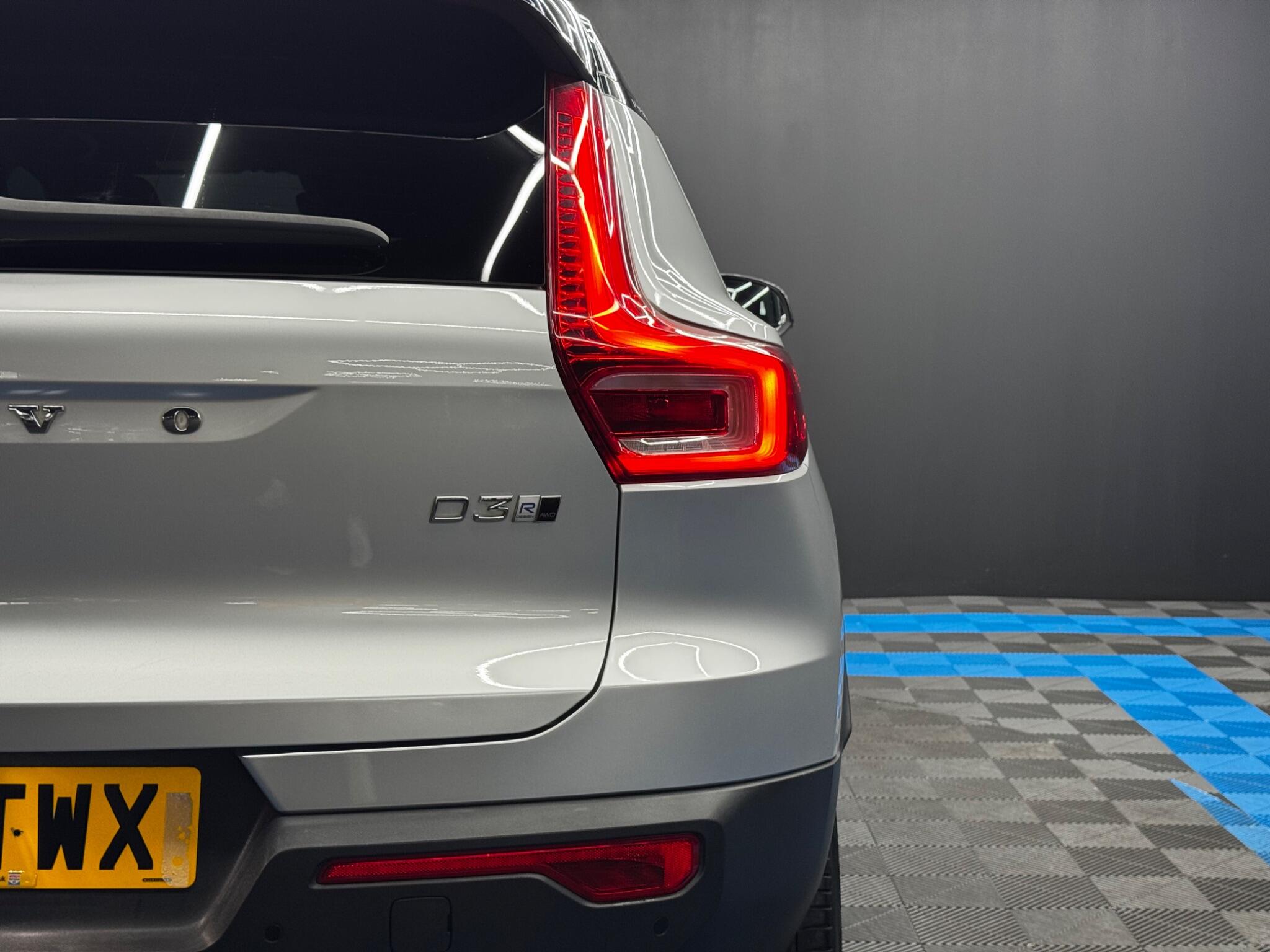 Volvo XC40 2.0 D3 R-Design Auto AWD Euro 6 (s/s) 5dr 5dr Automatic 2025