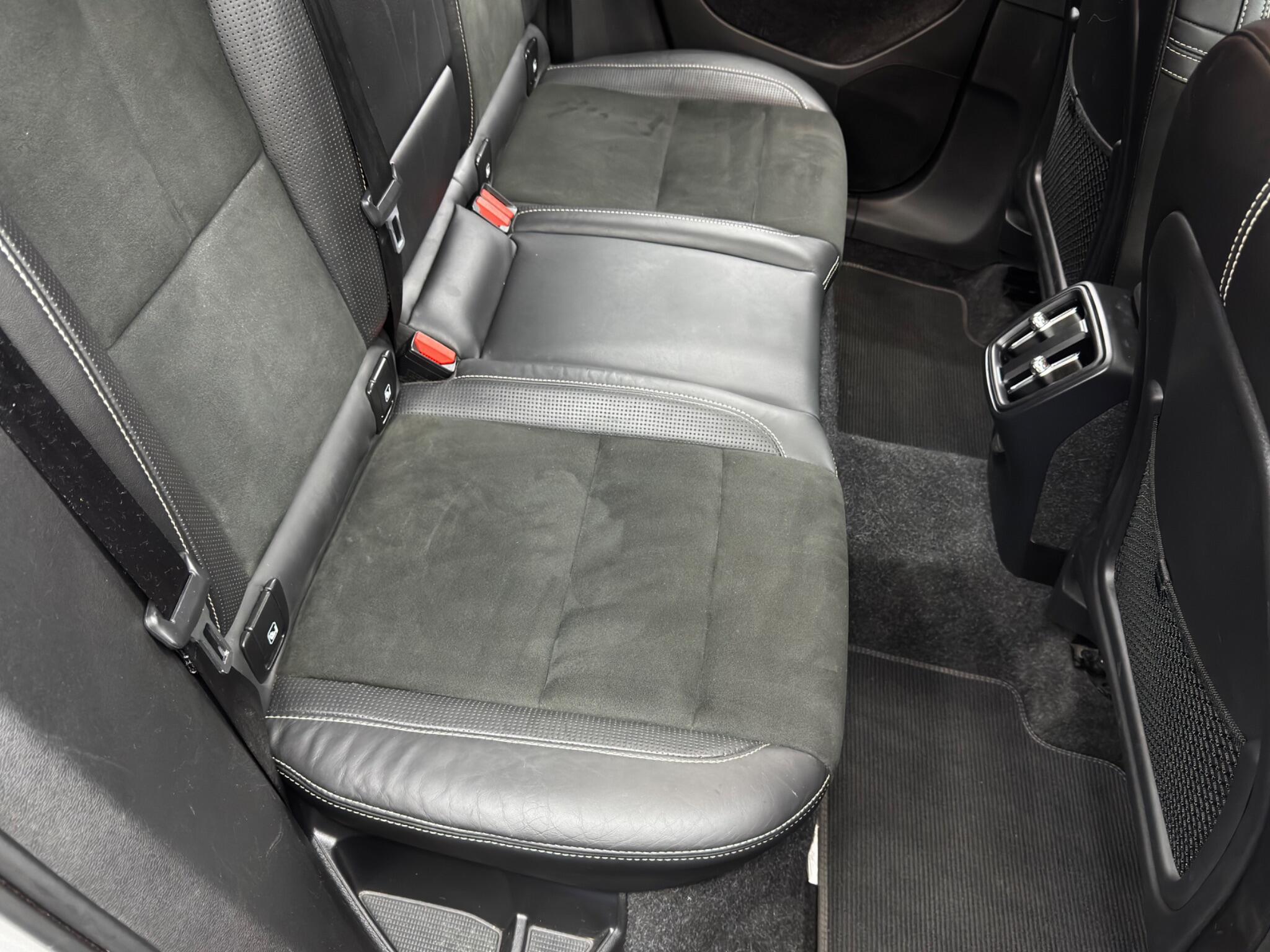 Volvo XC40 2.0 D3 R-Design Auto AWD Euro 6 (s/s) 5dr 5dr Automatic 2025