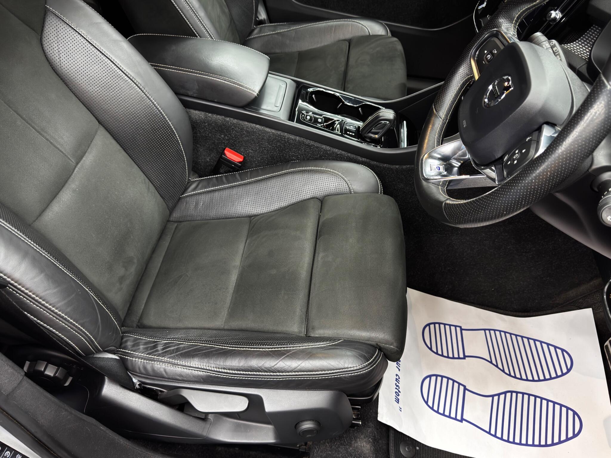 Volvo XC40 2.0 D3 R-Design Auto AWD Euro 6 (s/s) 5dr 5dr Automatic 2025