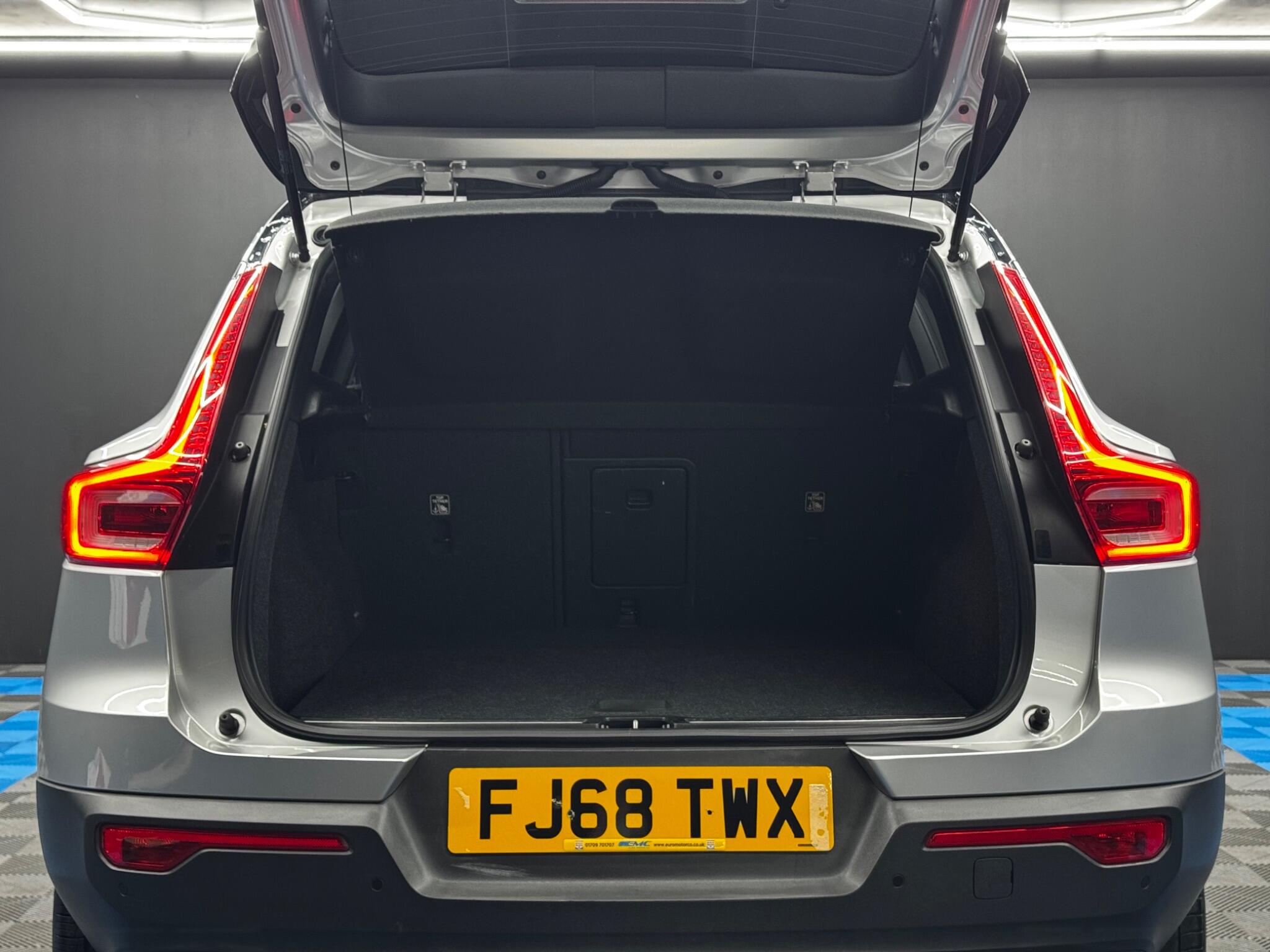 Volvo XC40 2.0 D3 R-Design Auto AWD Euro 6 (s/s) 5dr 5dr Automatic 2025