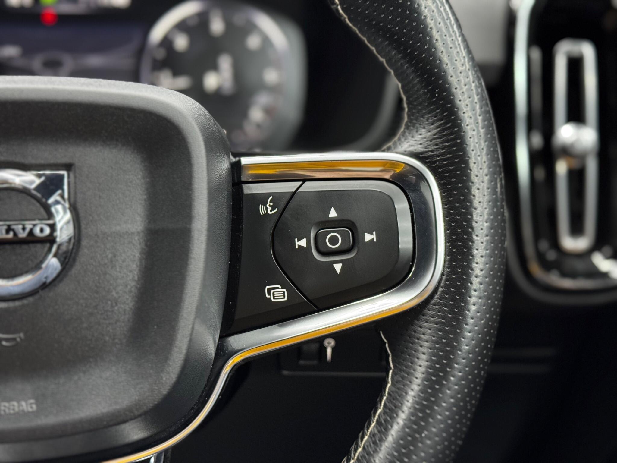 Volvo XC40 2.0 D3 R-Design Auto AWD Euro 6 (s/s) 5dr 5dr Automatic 2025