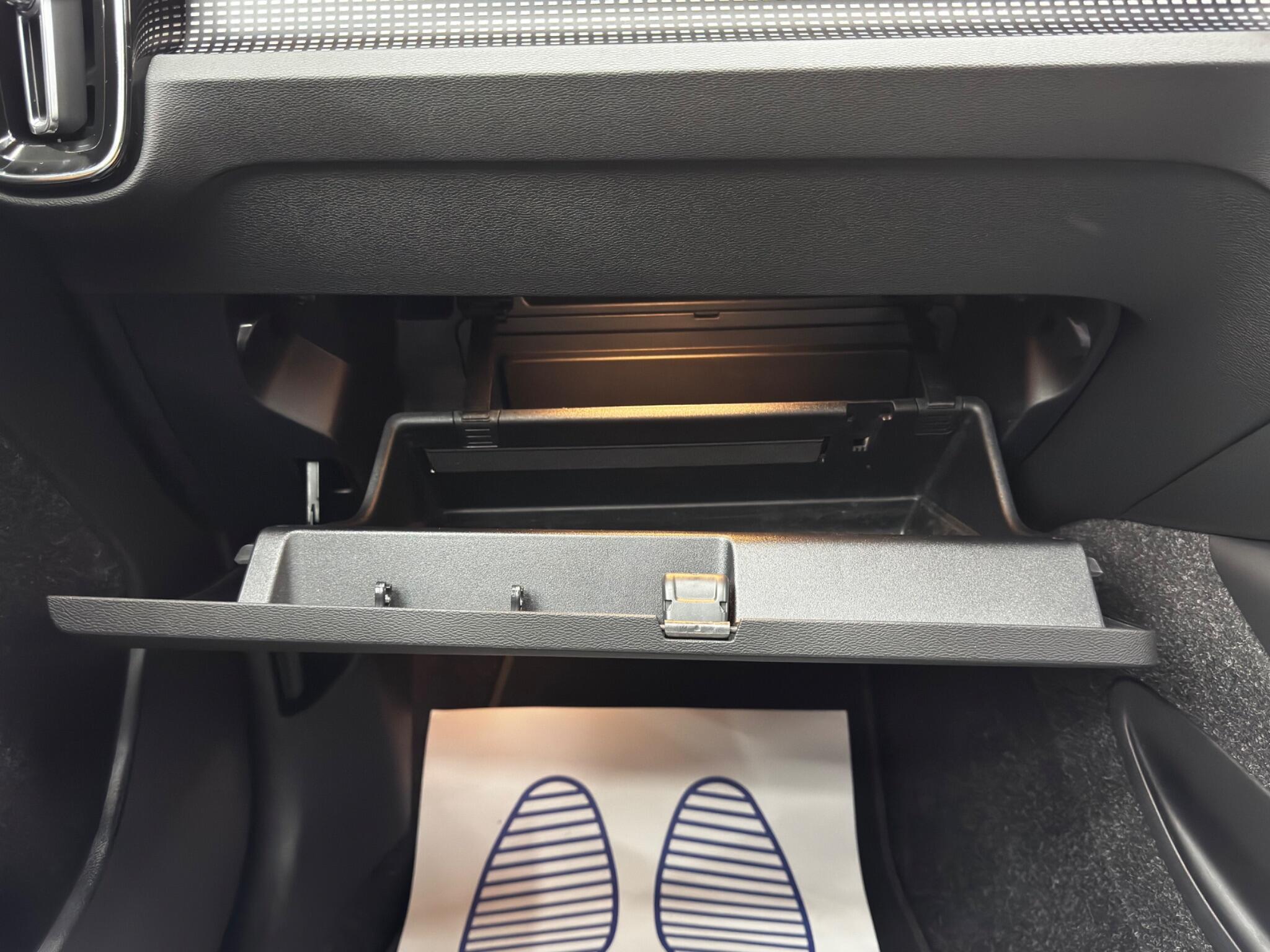 Volvo XC40 2.0 D3 R-Design Auto AWD Euro 6 (s/s) 5dr 5dr Automatic 2025