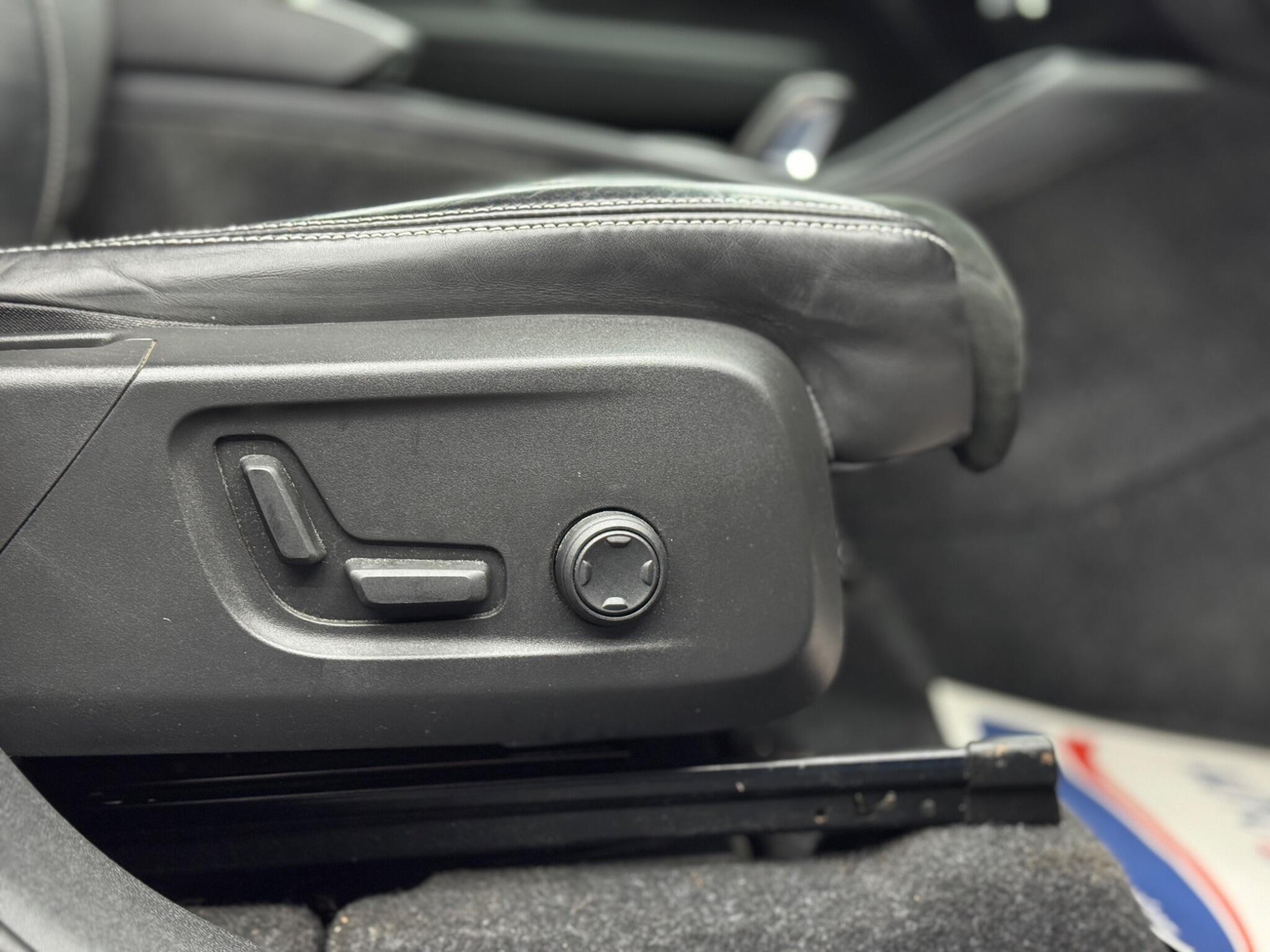 Volvo XC40 Recharge Twin 78kWh Plus Auto AWD 5dr 5dr Automatic 2026