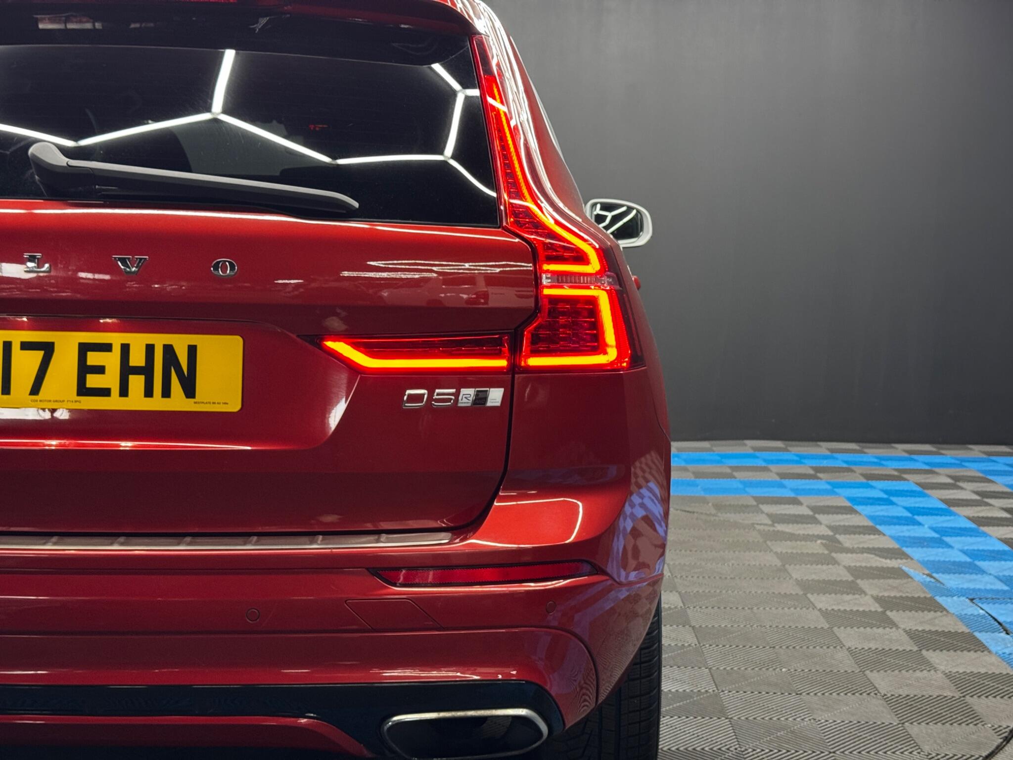 Volvo XC60 2.0 D5 PowerPulse R-Design Auto AWD Euro 6 (s/s) 5dr 5dr Automatic 2026