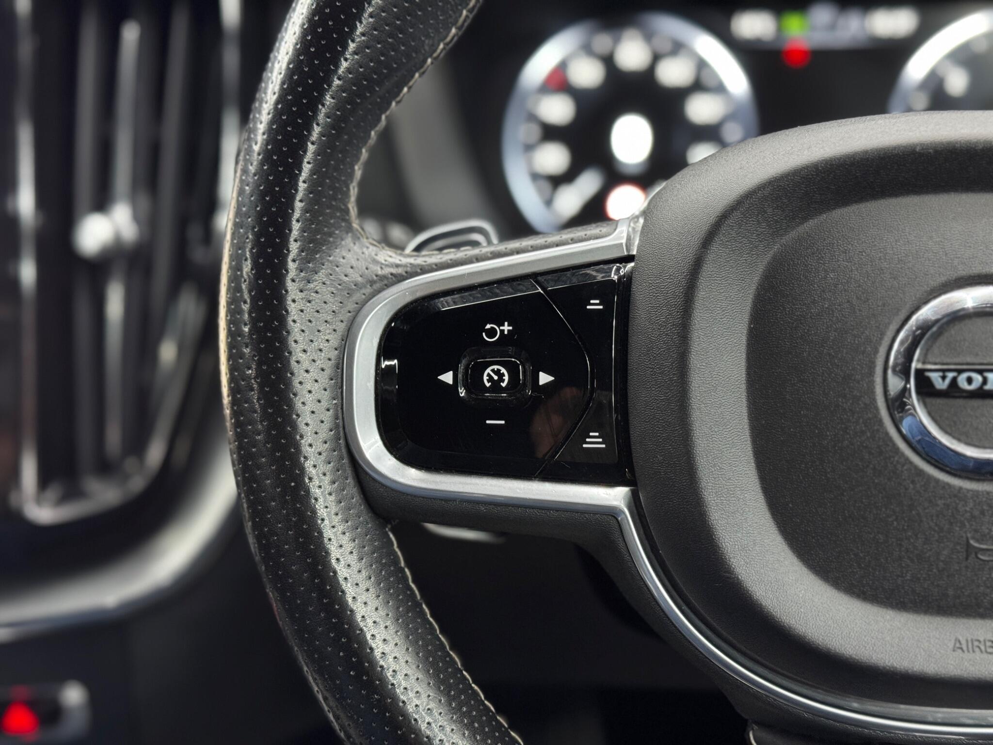 Volvo XC60 2.0 D5 PowerPulse R-Design Auto AWD Euro 6 (s/s) 5dr 5dr Automatic 2026