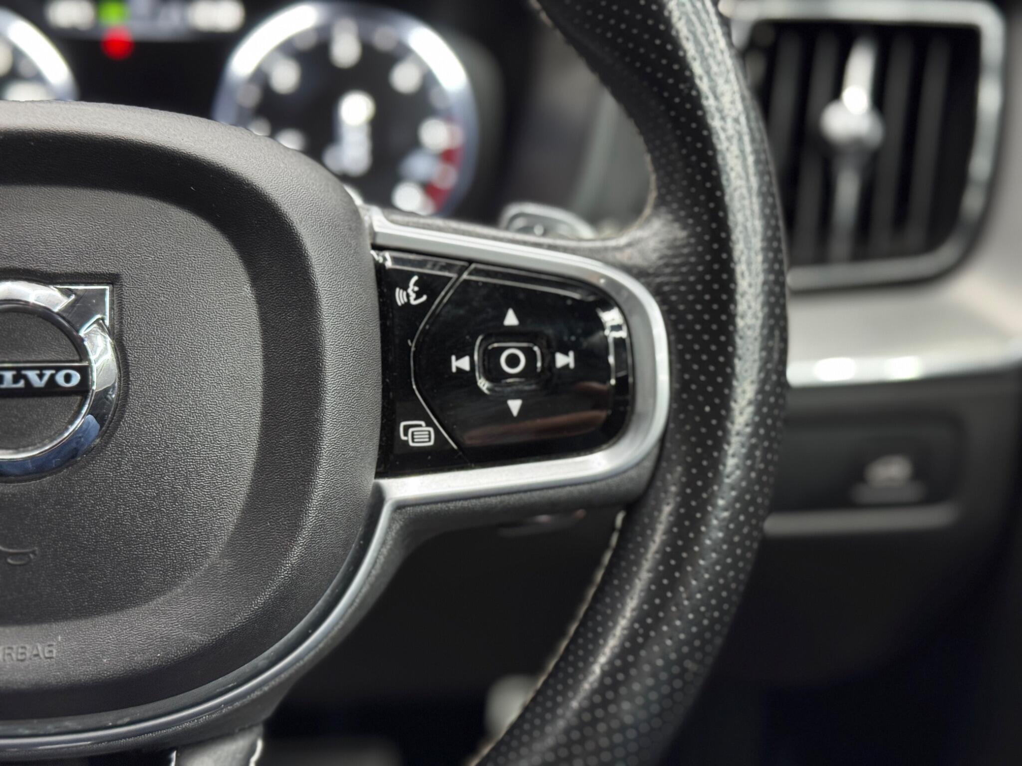 Volvo XC60 2.0 D5 PowerPulse R-Design Auto AWD Euro 6 (s/s) 5dr 5dr Automatic 2026