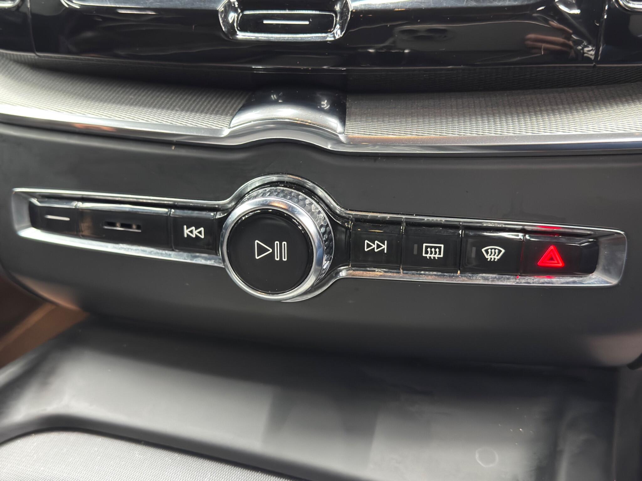 Volvo XC60 2.0 D5 PowerPulse R-Design Auto AWD Euro 6 (s/s) 5dr 5dr Automatic 2026