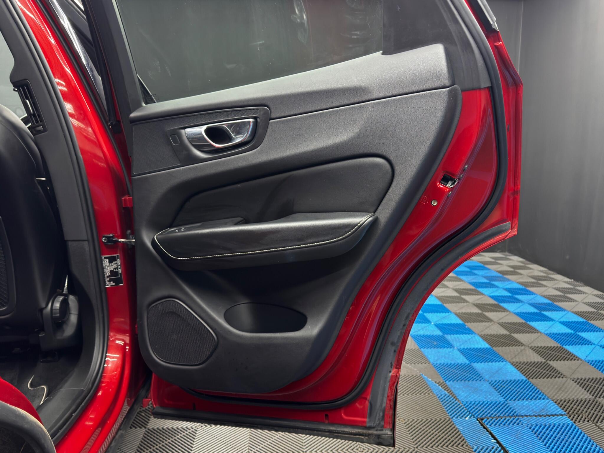 Volvo XC60 2.0 D5 PowerPulse R-Design Auto AWD Euro 6 (s/s) 5dr 5dr Automatic 2026