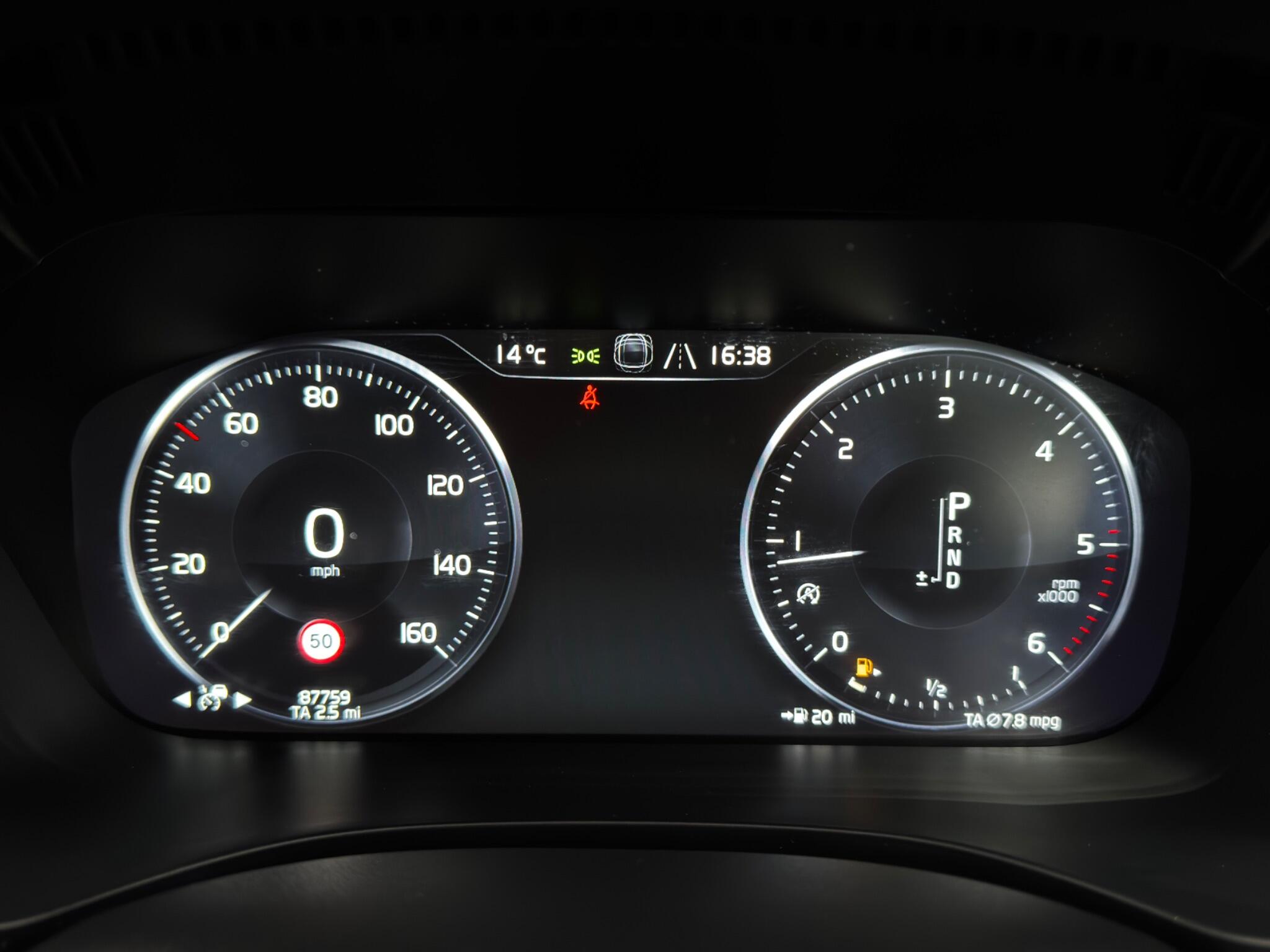 Volvo XC60 2.0 D5 PowerPulse R-Design Auto AWD Euro 6 (s/s) 5dr 5dr Automatic 2026