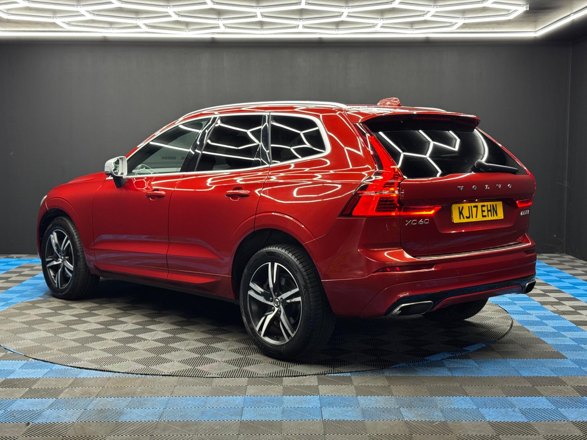 Volvo XC60 2.0 D5 PowerPulse R-Design Auto AWD Euro 6 (s/s) 5dr 5dr Automatic 2026
