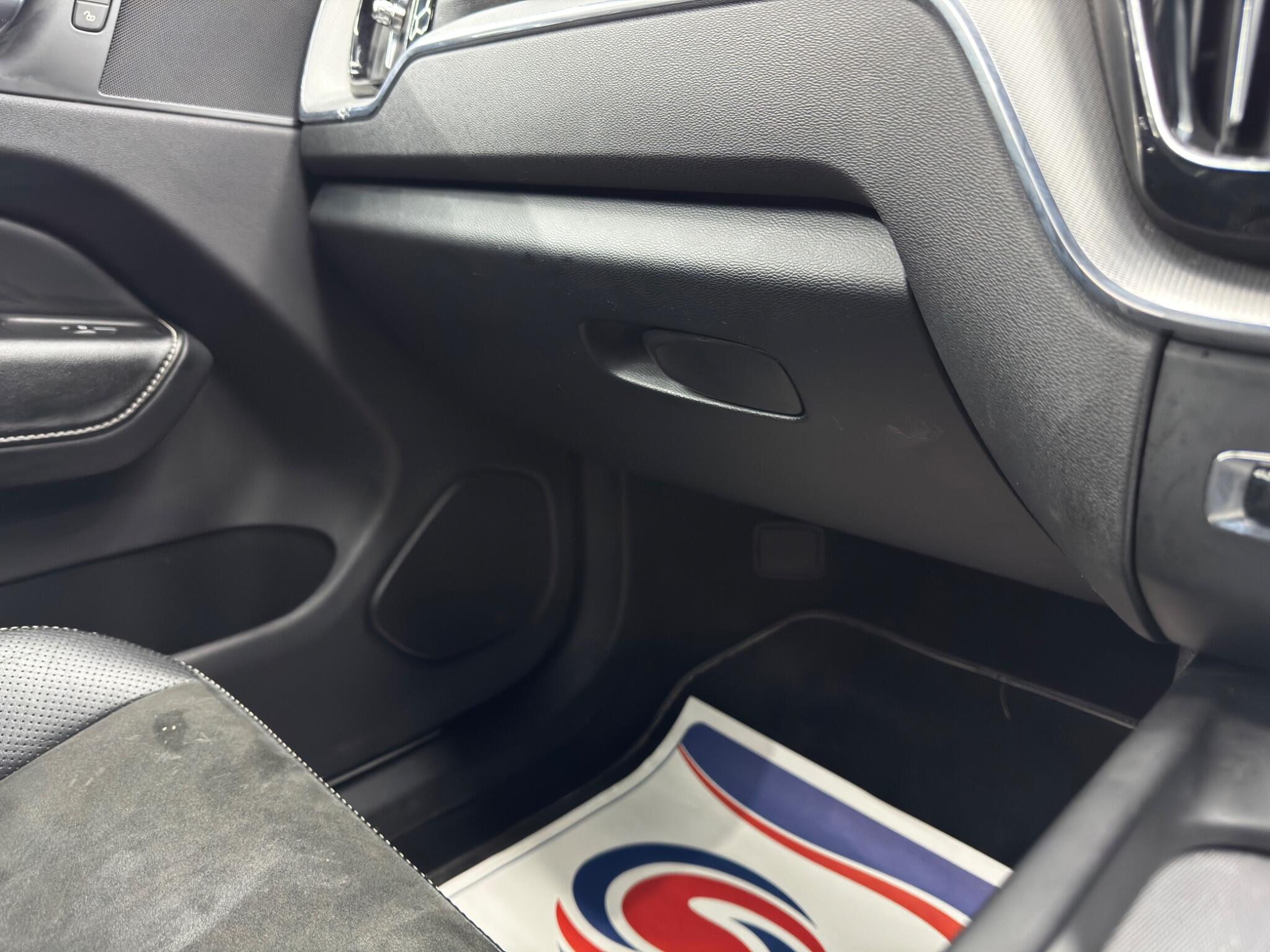 Volvo XC60 2.0 D5 PowerPulse R-Design Auto AWD Euro 6 (s/s) 5dr 5dr Automatic 2026