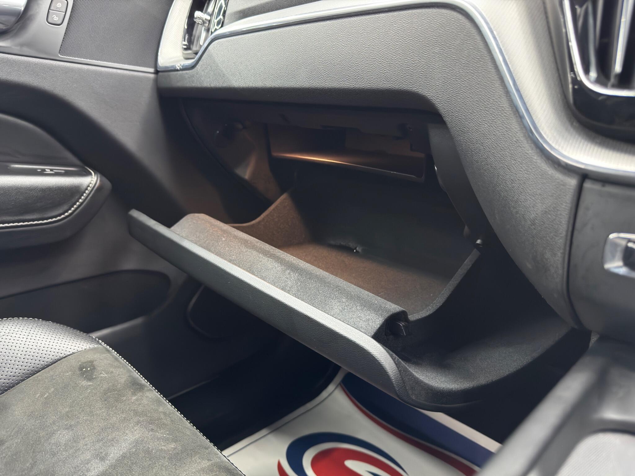 Volvo XC60 2.0 D5 PowerPulse R-Design Auto AWD Euro 6 (s/s) 5dr 5dr Automatic 2026