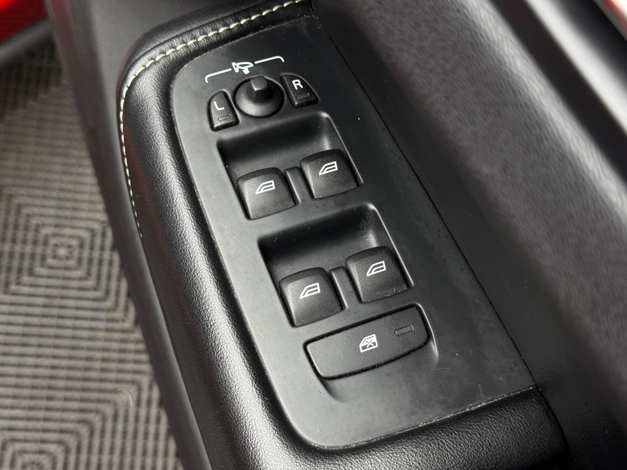 Volvo XC60 2.0 D5 PowerPulse R-Design Auto AWD Euro 6 (s/s) 5dr 5dr Automatic 2026