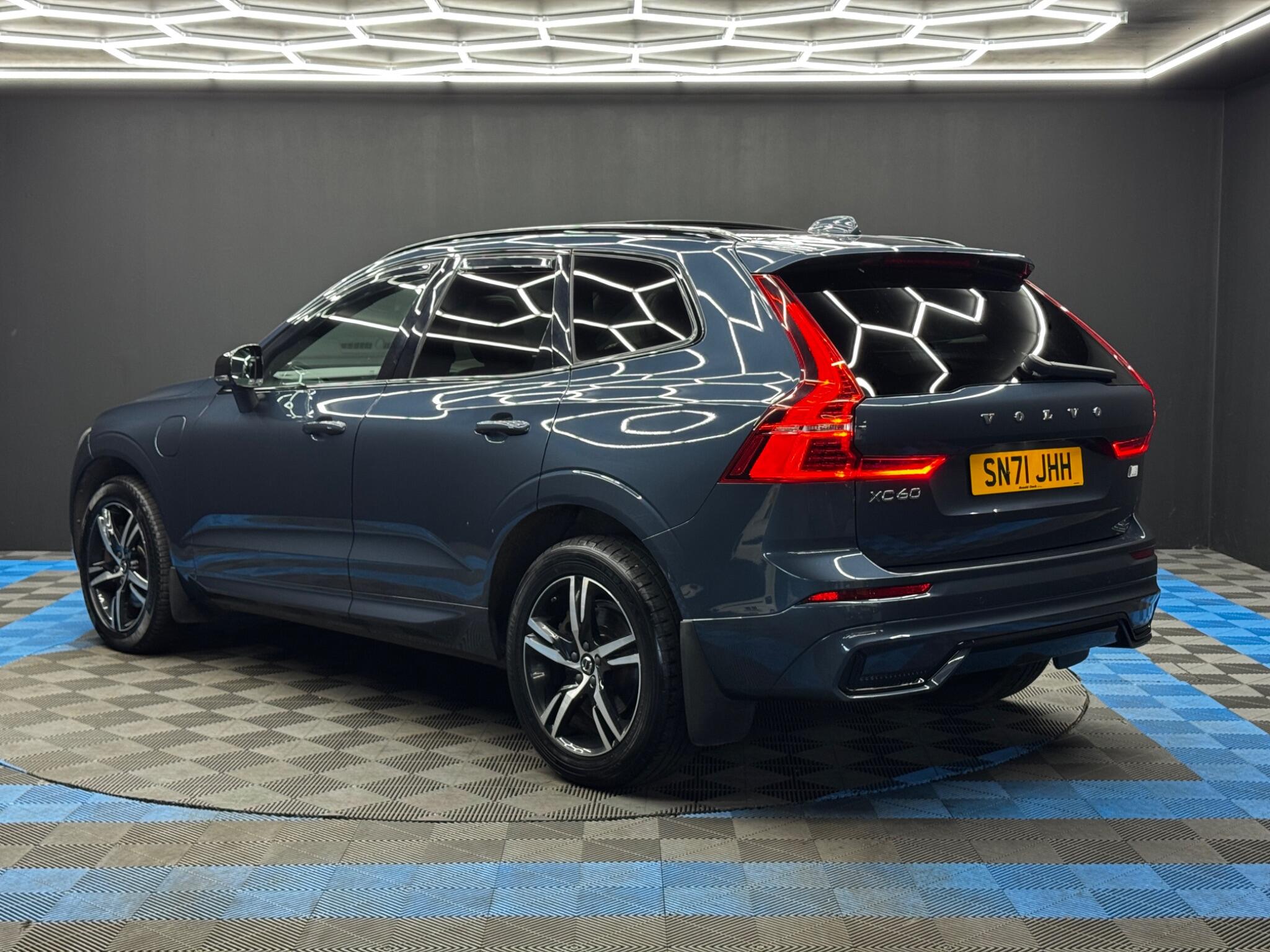 Volvo XC60 2.0h T6 Recharge 11.6kWh R-Design Auto AWD Euro 6 (s/s) 5dr 5dr Automatic 2026